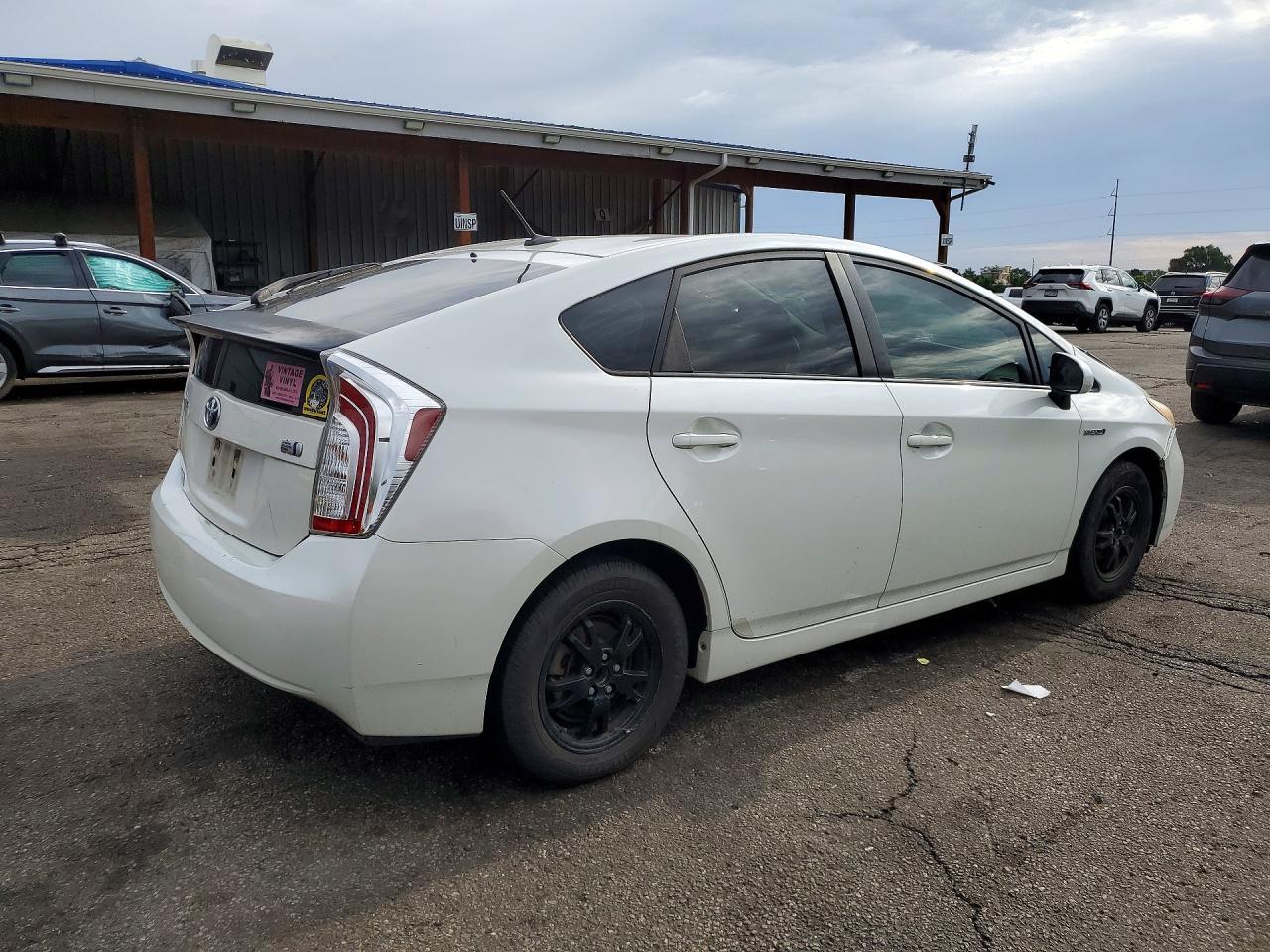 2014 Toyota Prius Three - Image 3