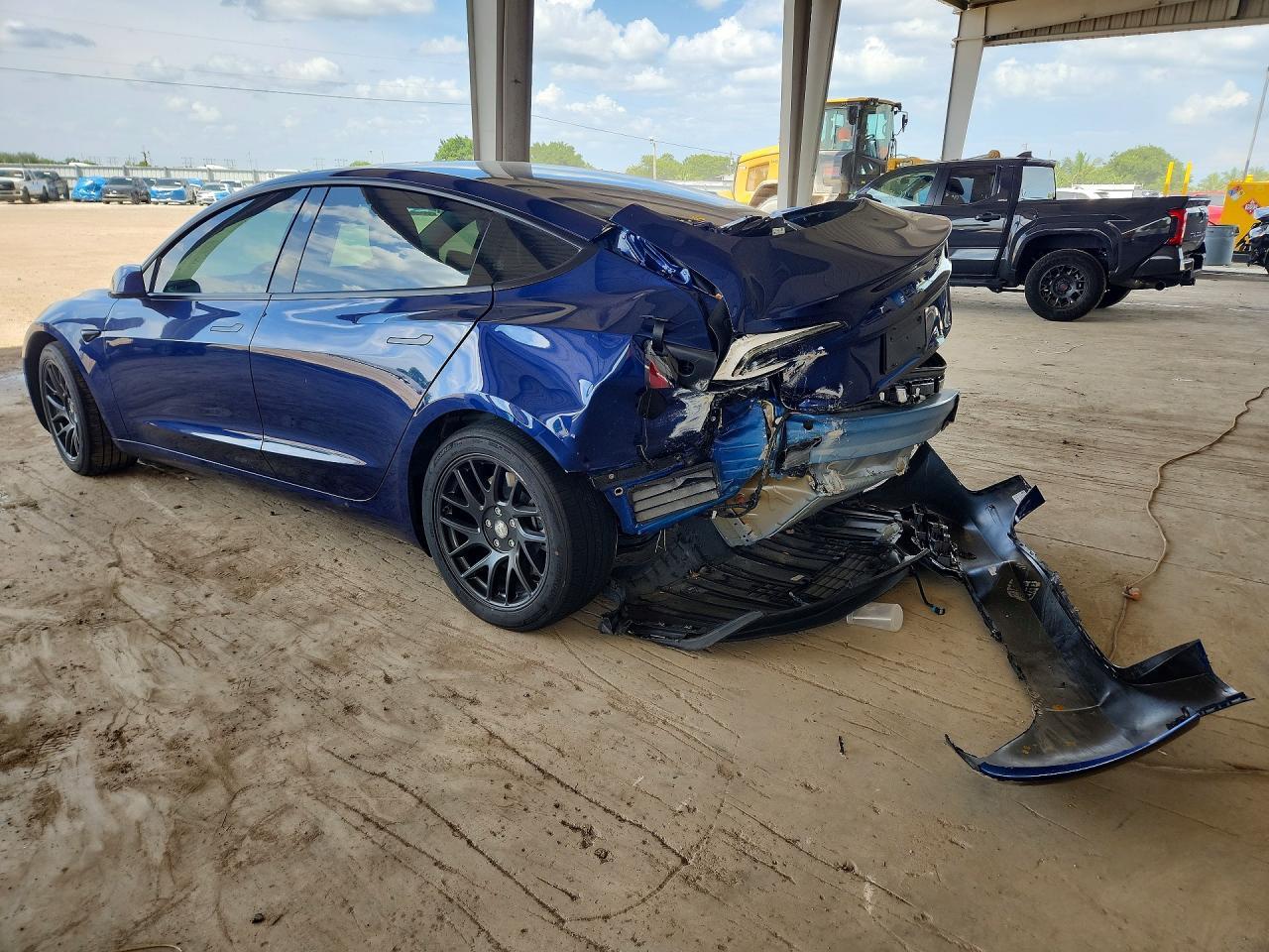2024 Tesla Model 3 - Фото 2