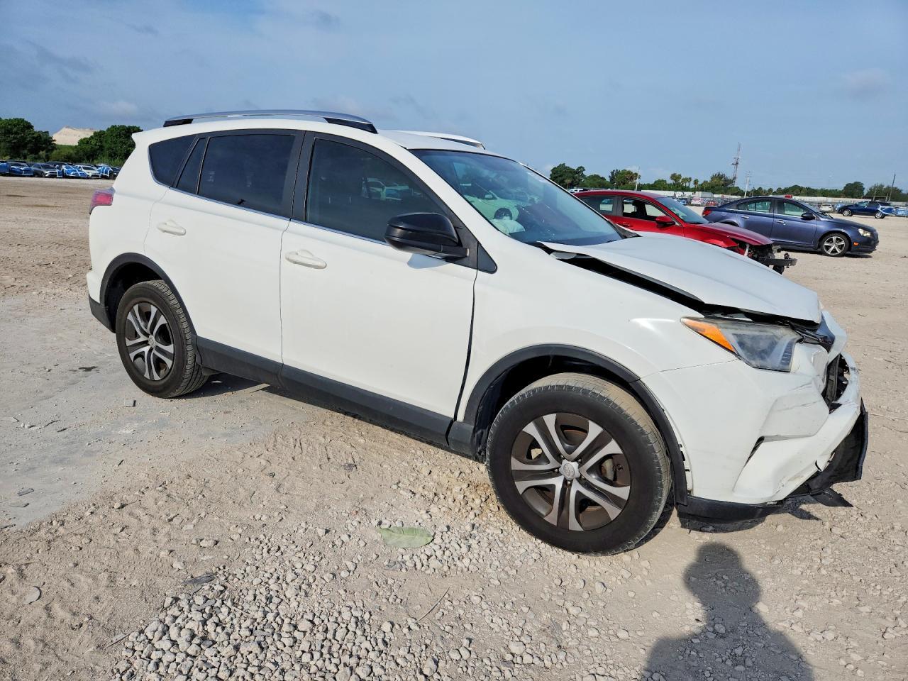2016 Toyota Rav4 Le - Image 4