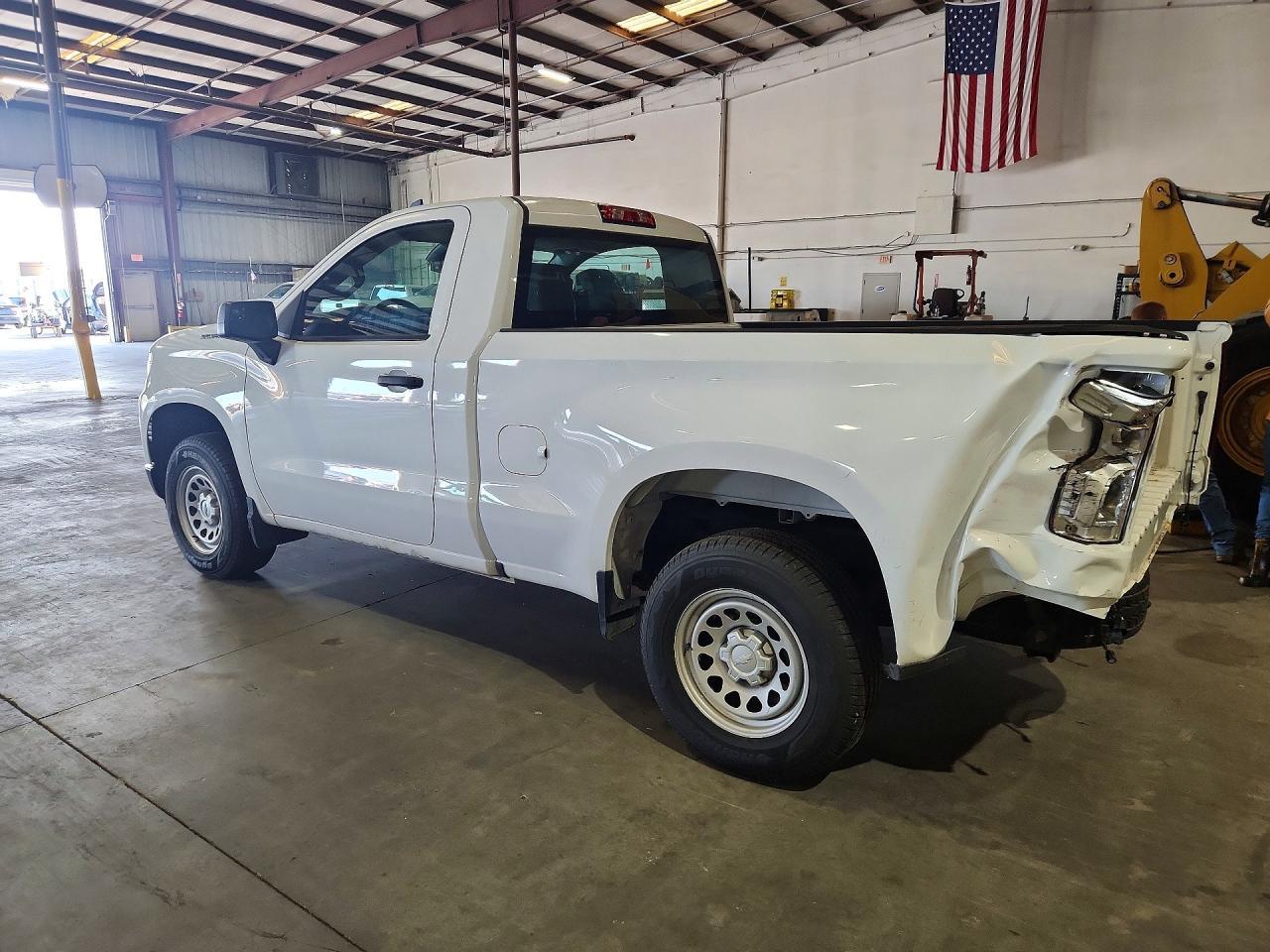 2023 Chevrolet Silverado C1500 - Фото 2