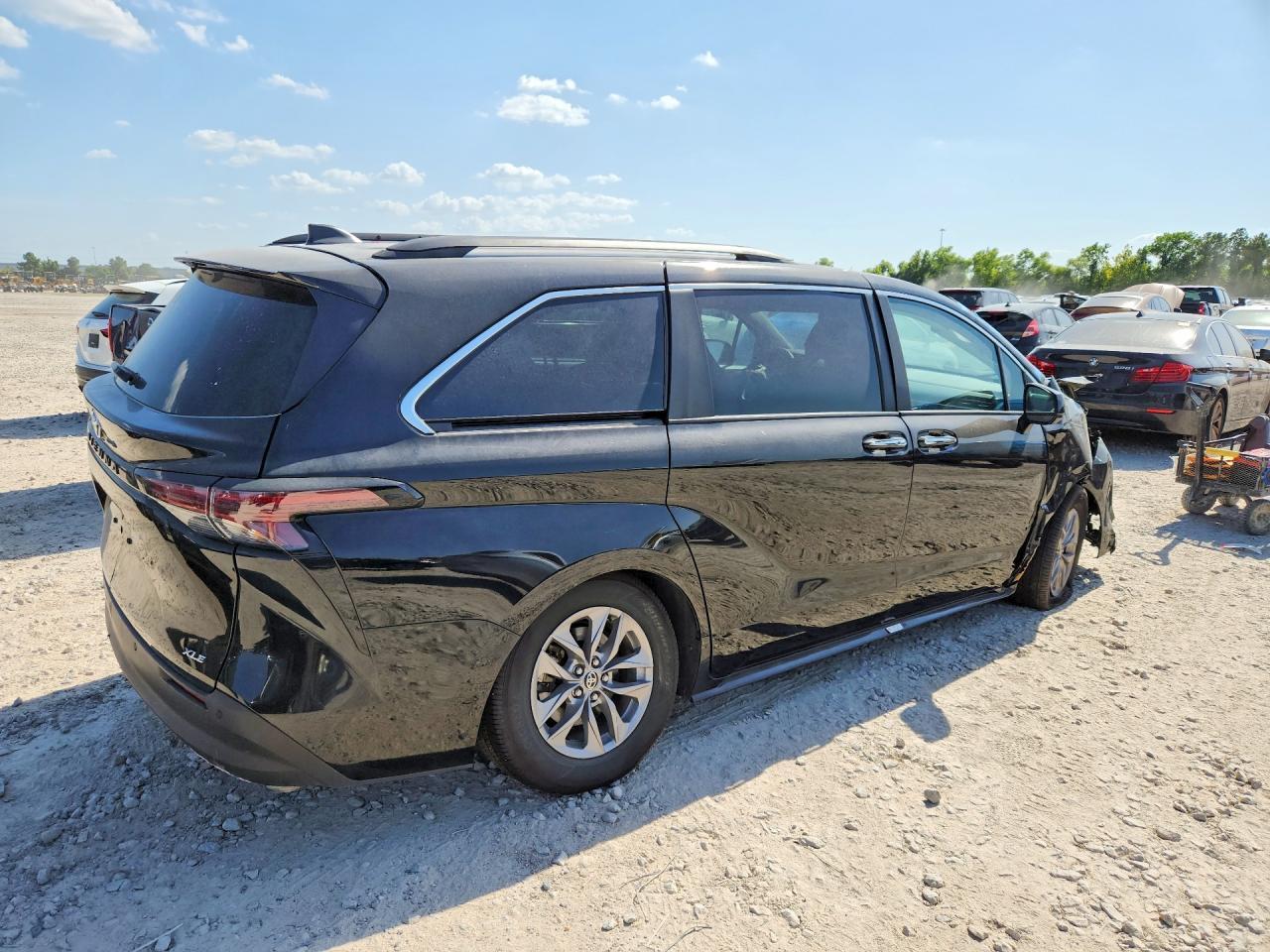 2026 Toyota Sienna Xle 8-Passenger - Фото 3