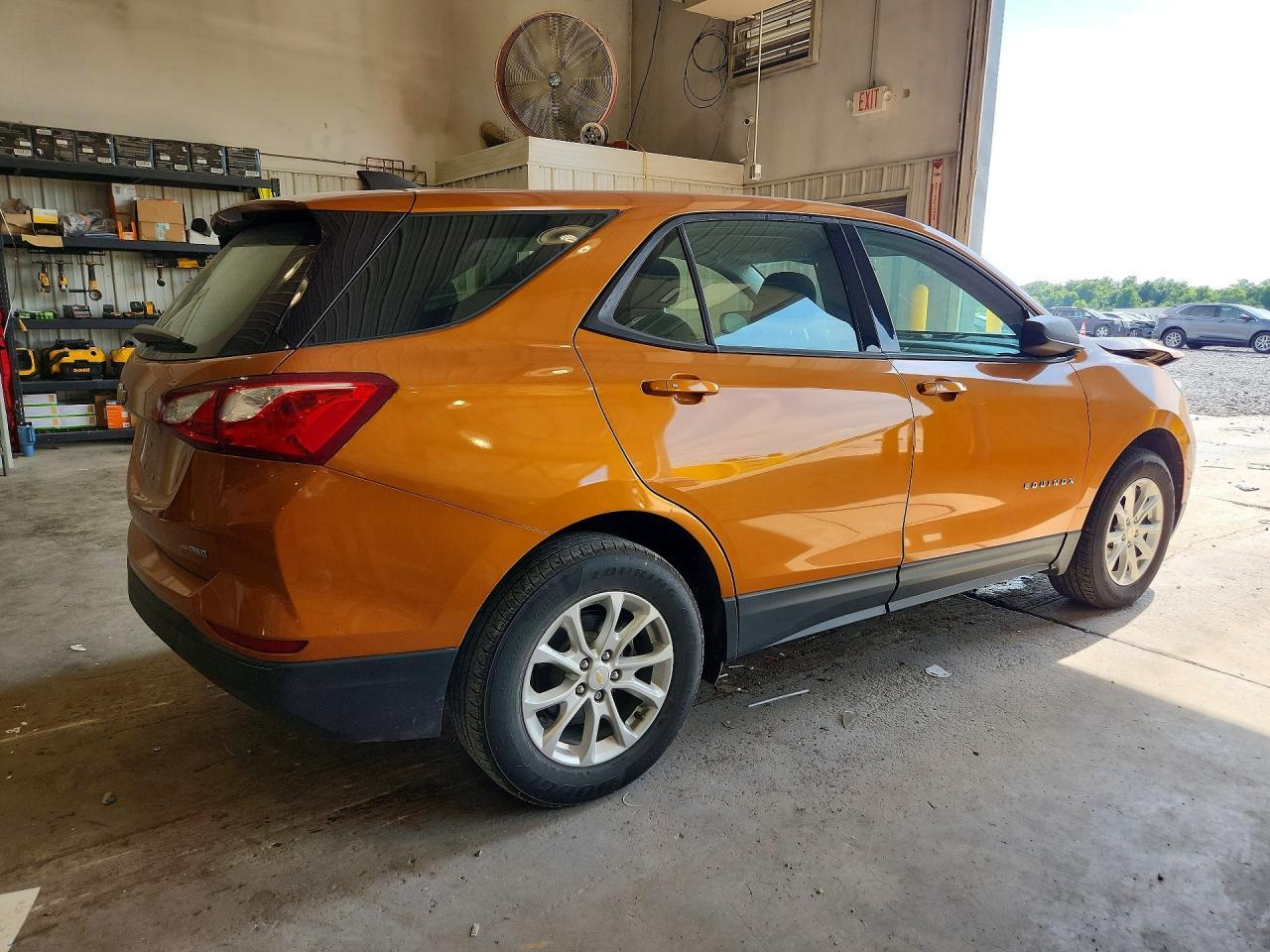 2019 Chevrolet Equinox Ls - Фото 3