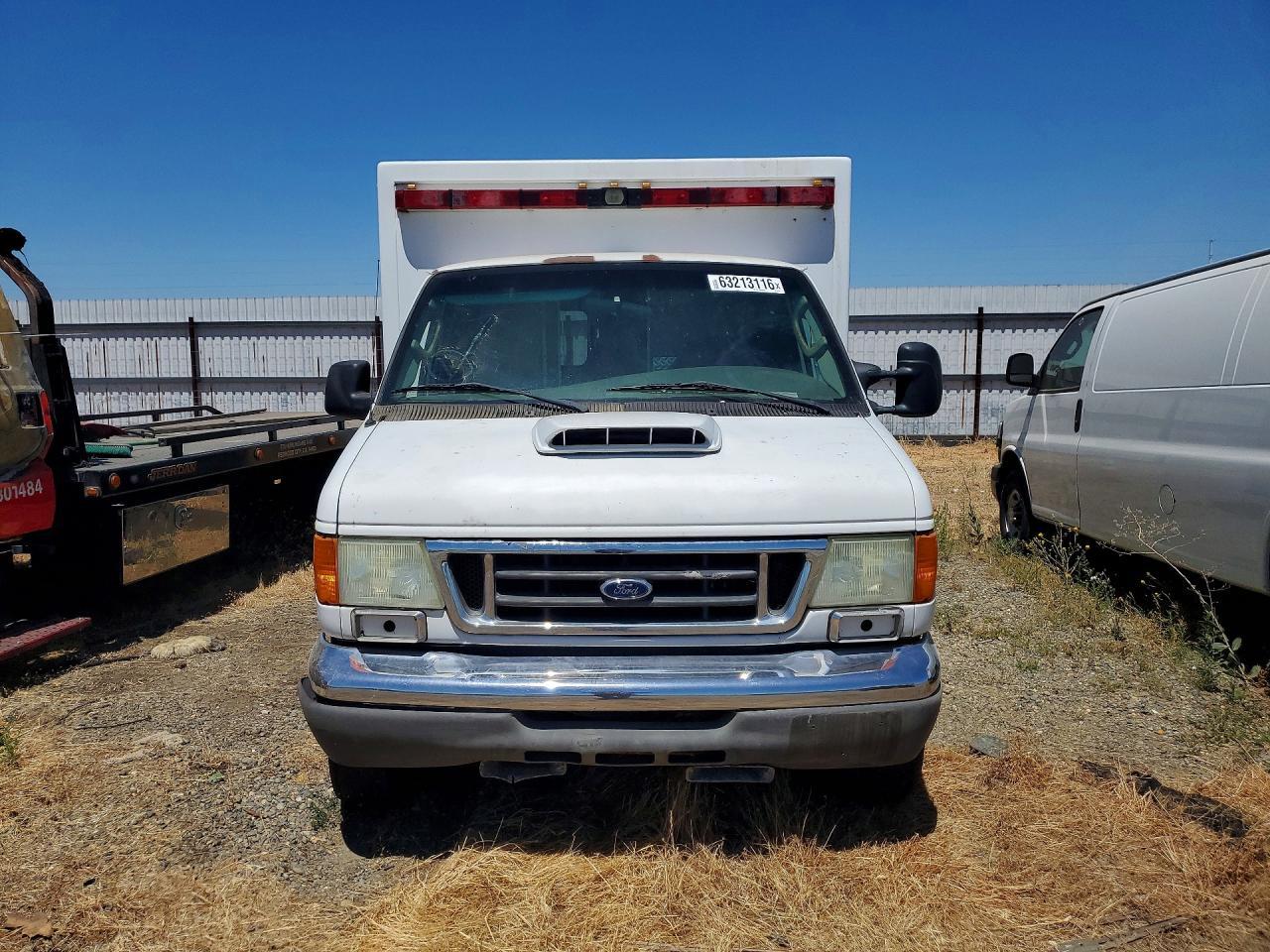 2006 Ford Econoline E350 Super Duty Cutaway Van - Фото 5