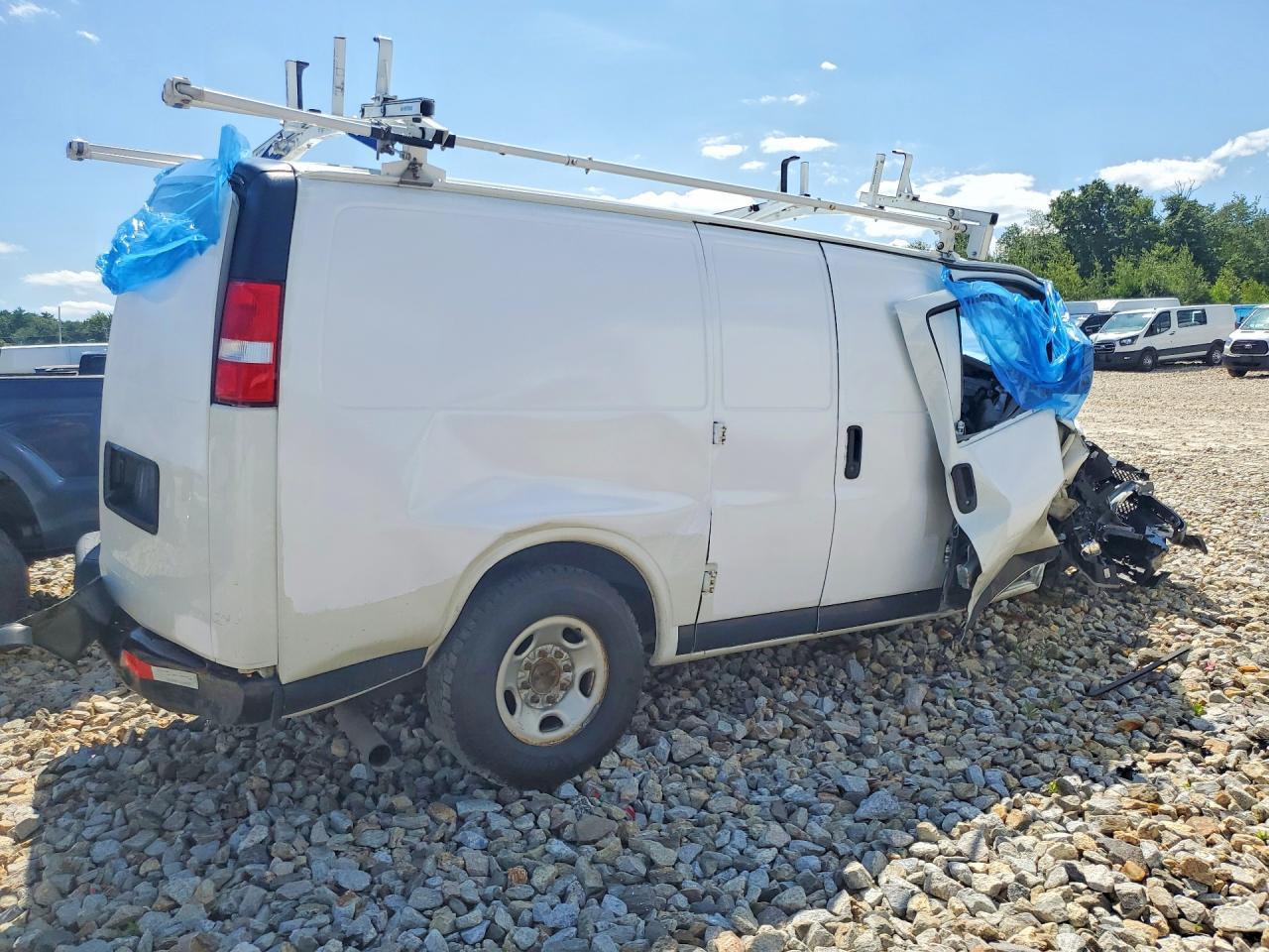 2020 Chevrolet Express G2500 - Фото 3