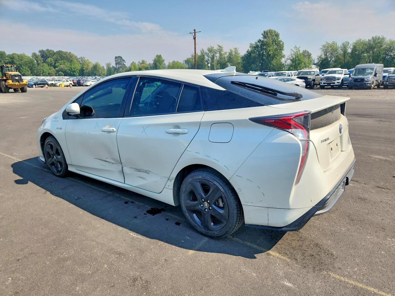 2017 Toyota Prius Three Touring - Фото 2