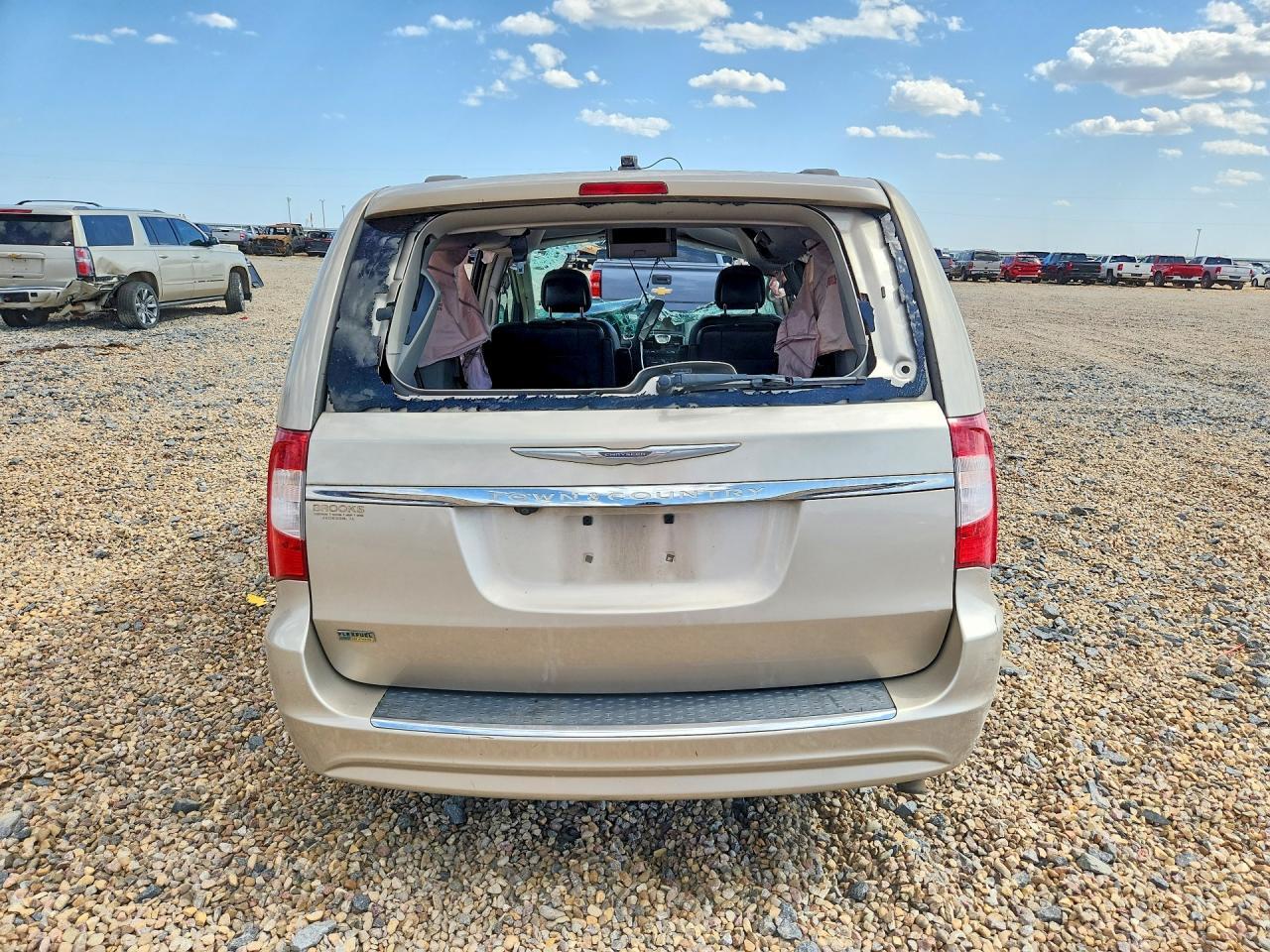 2016 Chrysler Town & Country Touring - Image 6