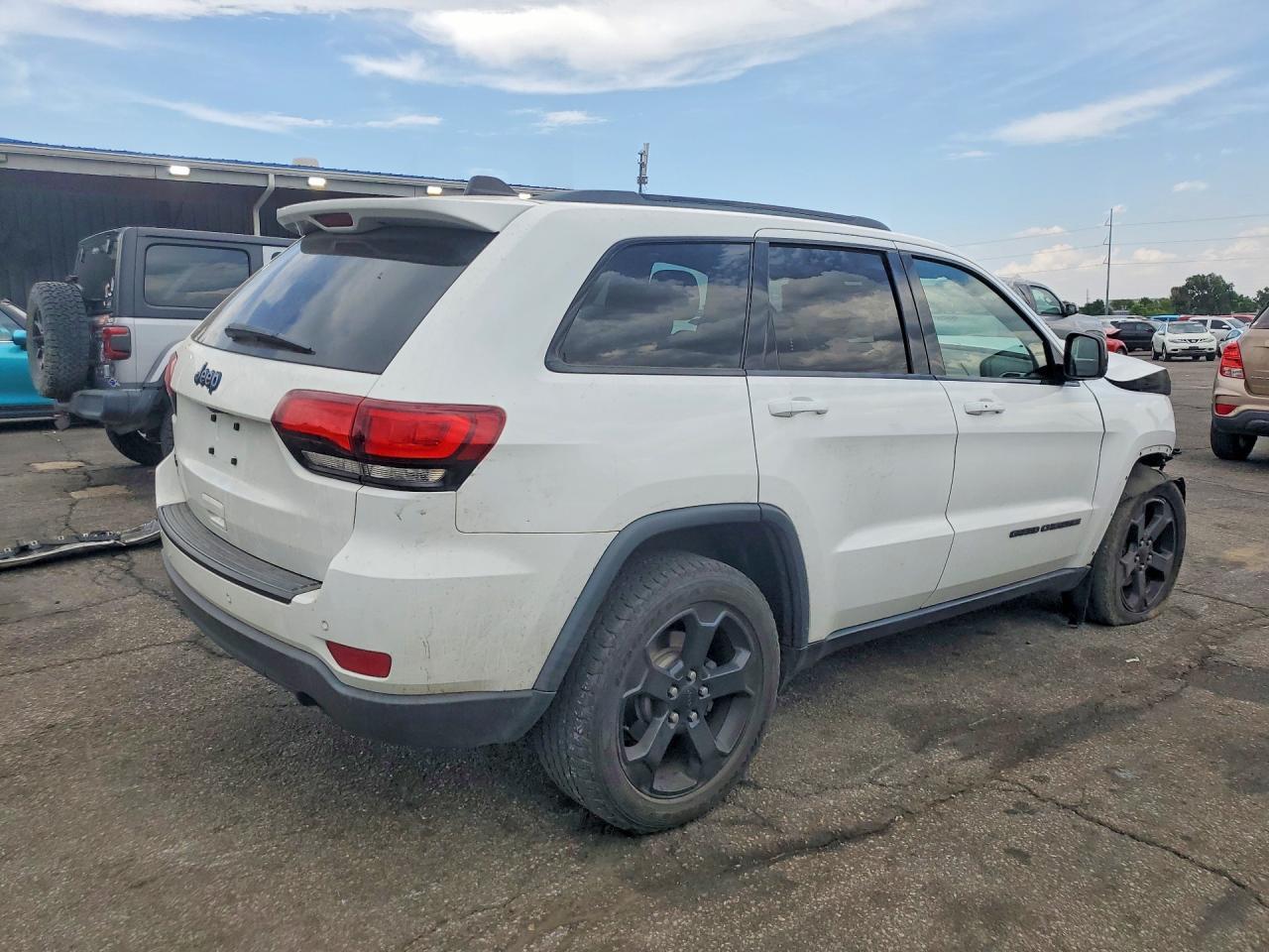 2018 Jeep Grand Cherokee Laredo - Фото 3