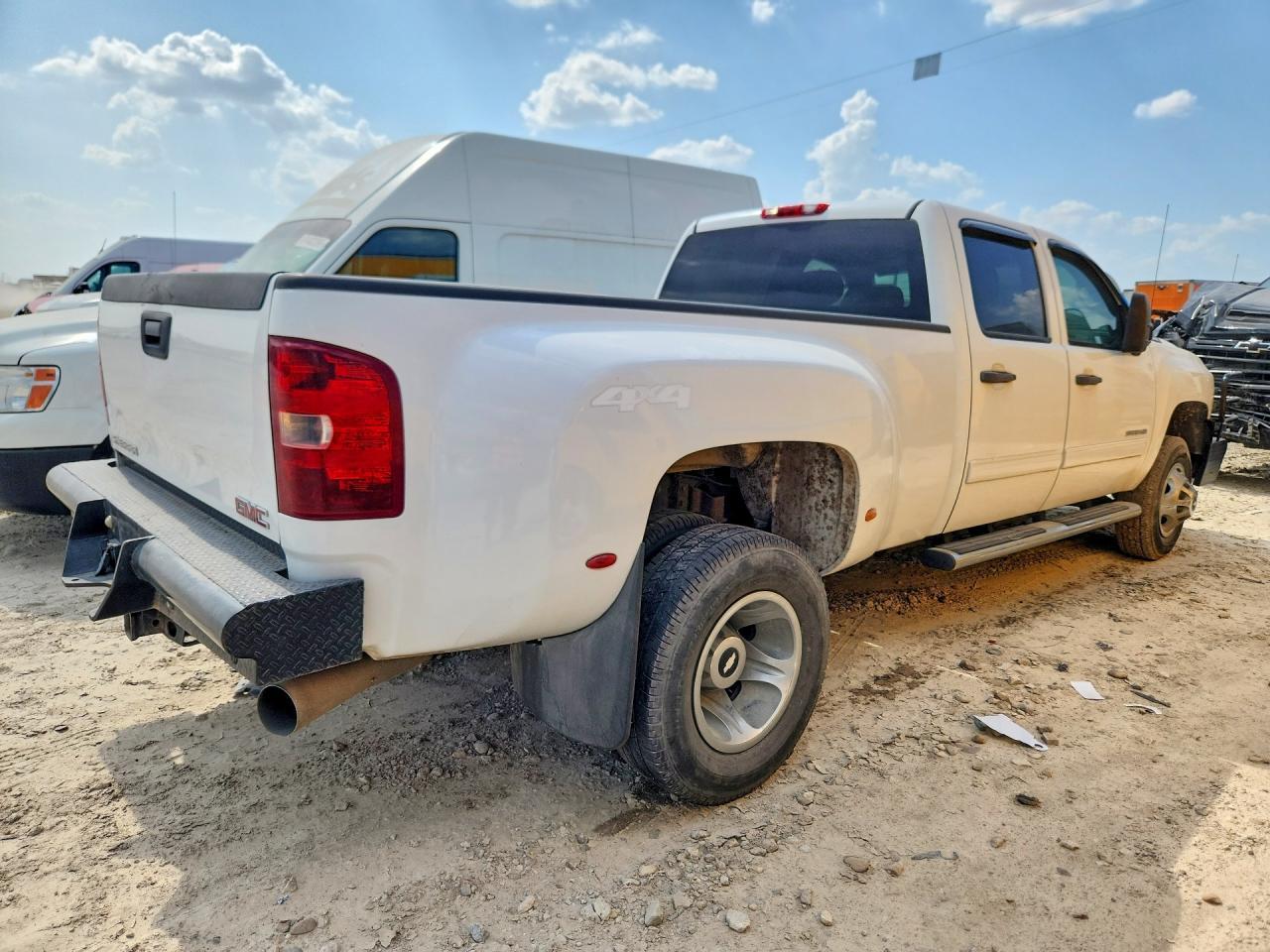 2011 Chevrolet Silverado K3500 Lt - Image 3