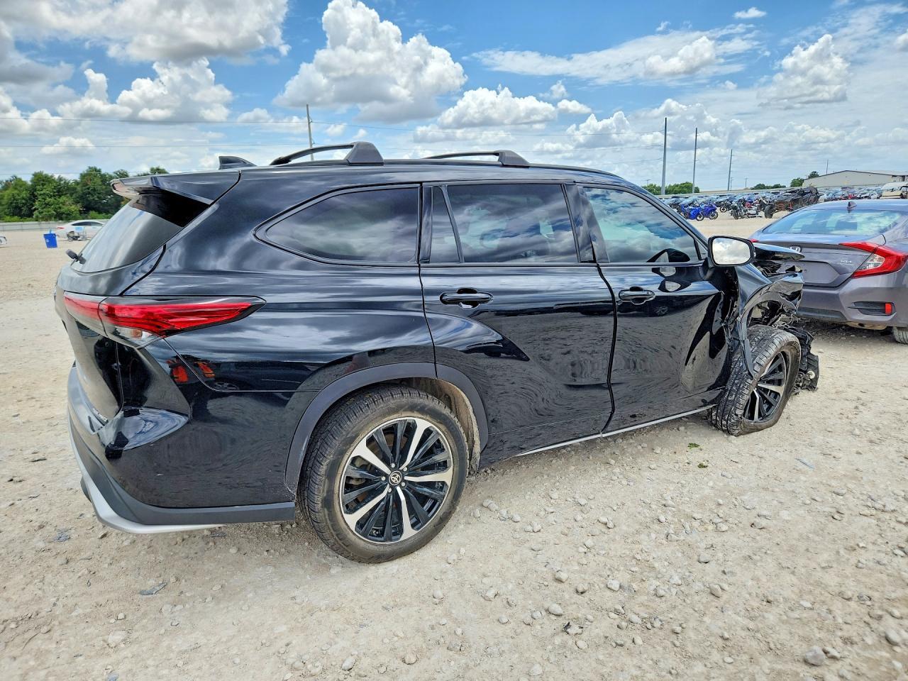 2022 Toyota Highlander Xse - Image 3