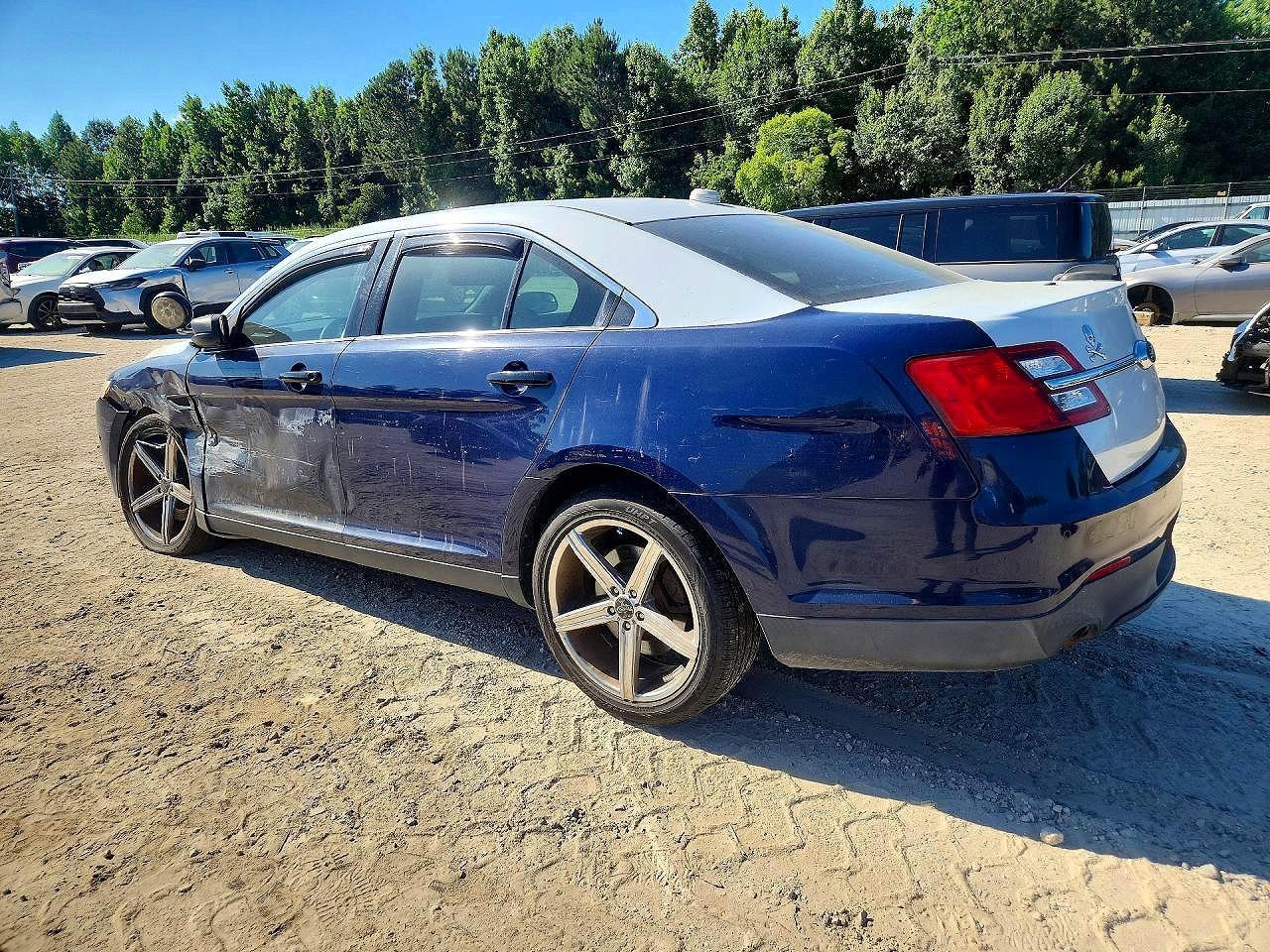 2014 Ford Taurus Police - Фото 2