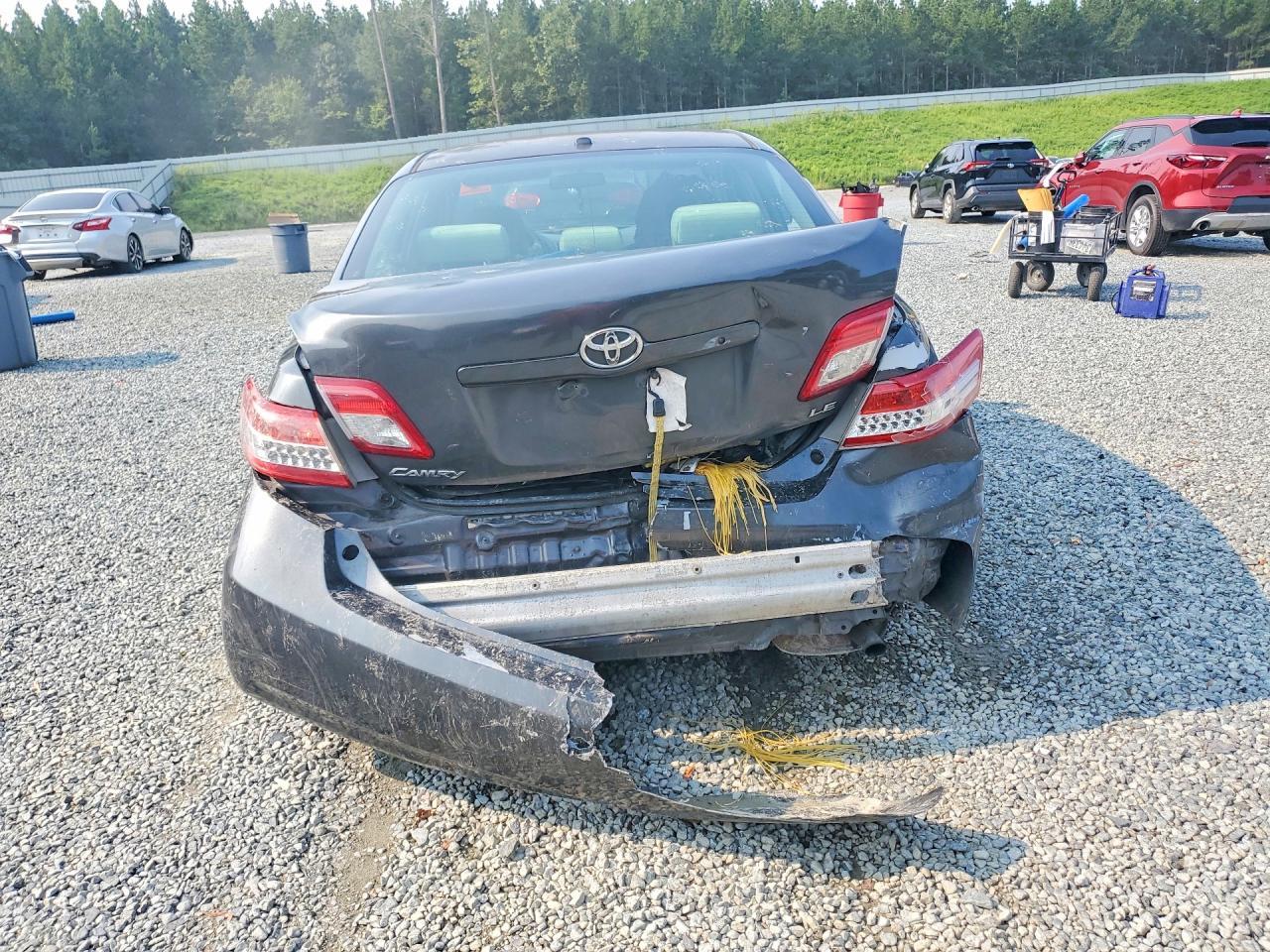 2011 Toyota Camry Le - Image 6