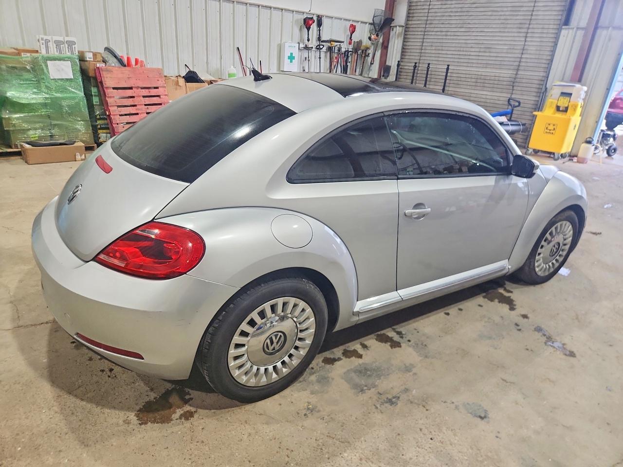 2015 Volkswagen Beetle 1.8T - Фото 3