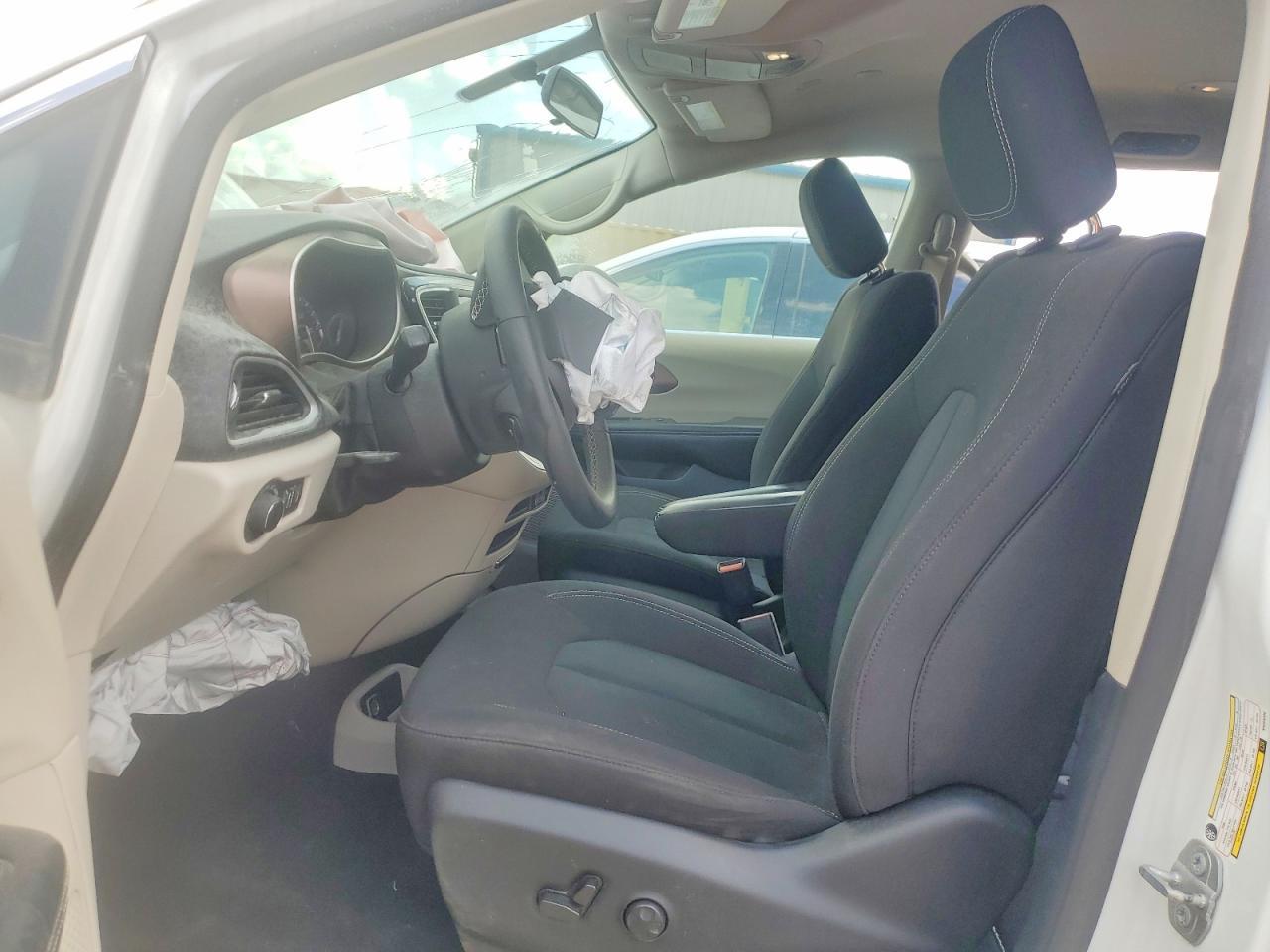 2022 Chrysler Voyager Lx - Фото 7