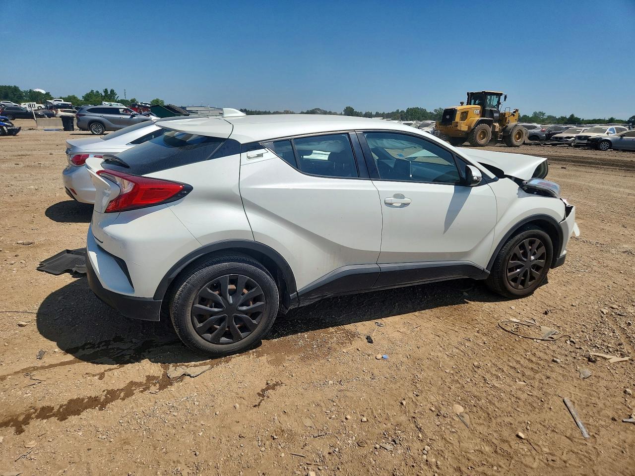 2019 Toyota C-Hr Le - Image 3