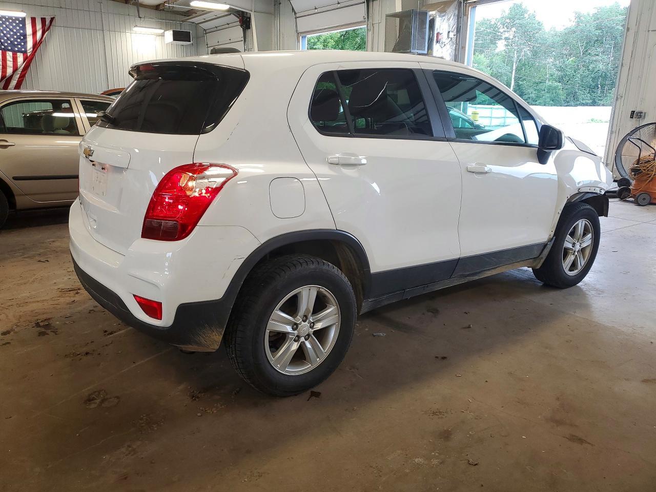2019 Chevrolet Trax Ls - Image 3