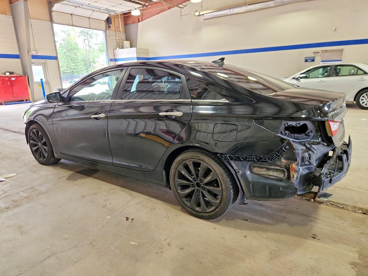 2011 Hyundai Sonata Limited 2.0T - Image 2