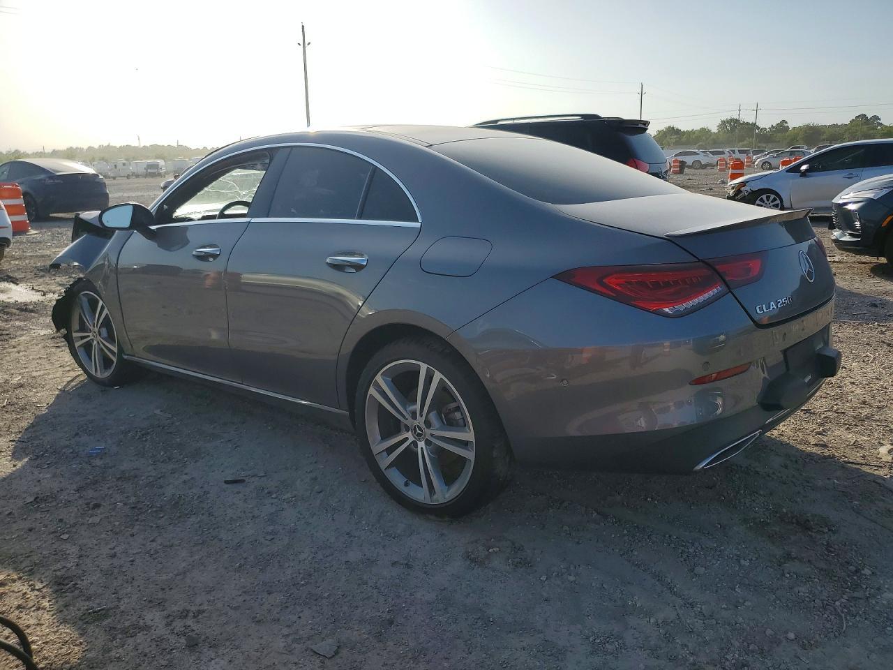2022 Mercedes-Benz Cla 250 - Фото 2