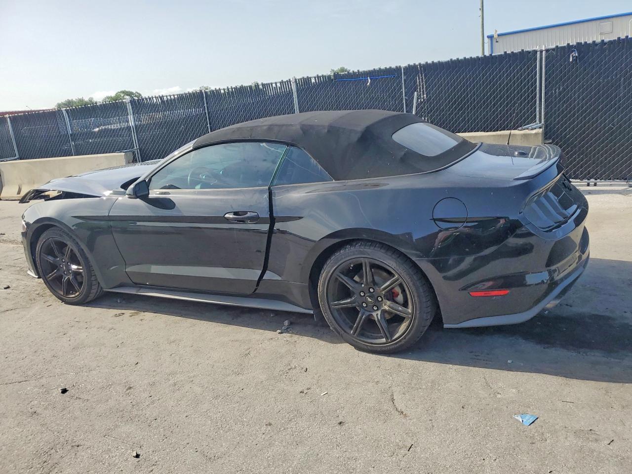 2018 Ford Mustang - Фото 2