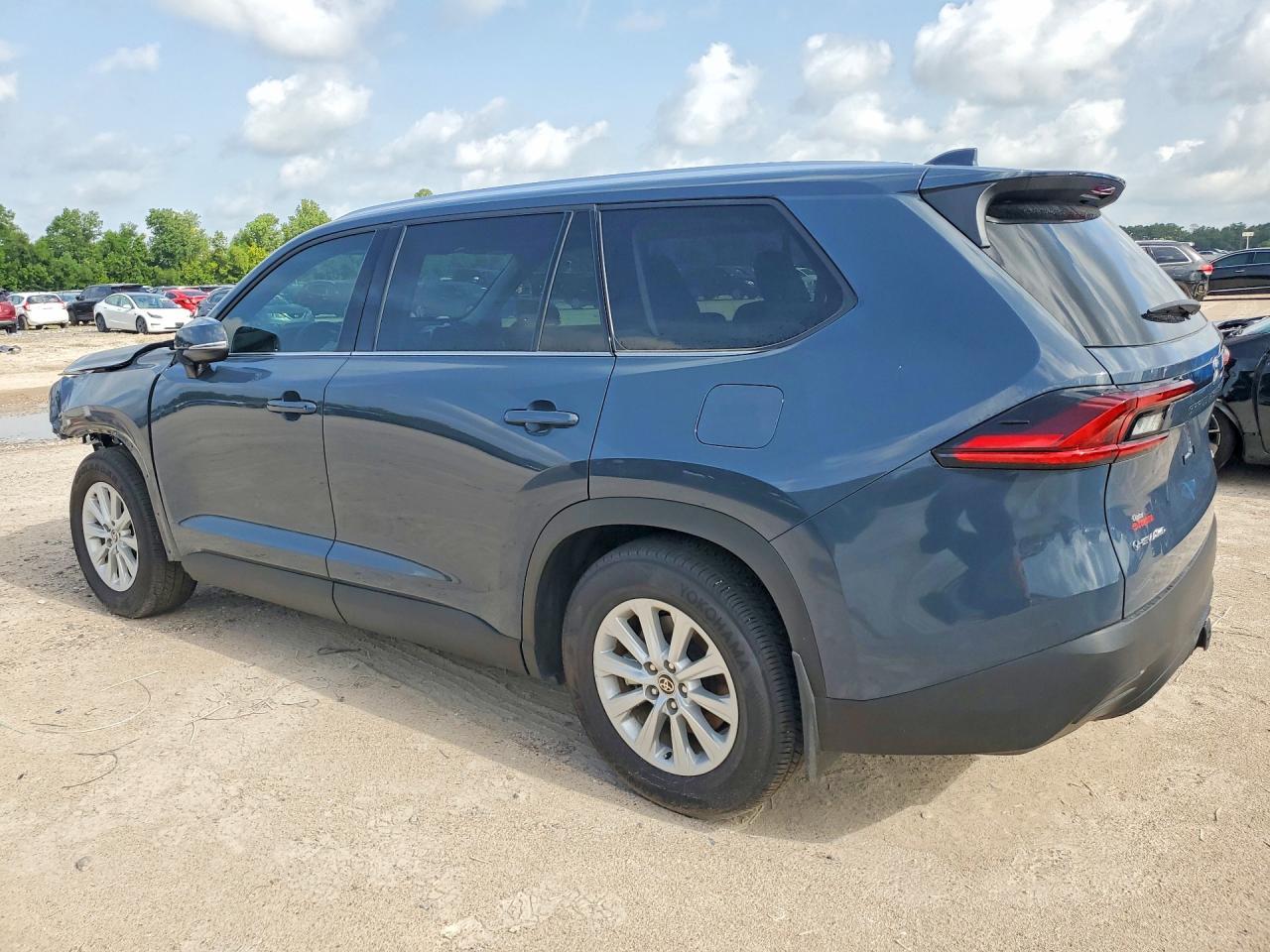 2025 Toyota Grand Highlander Hybrid Xle - Image 2