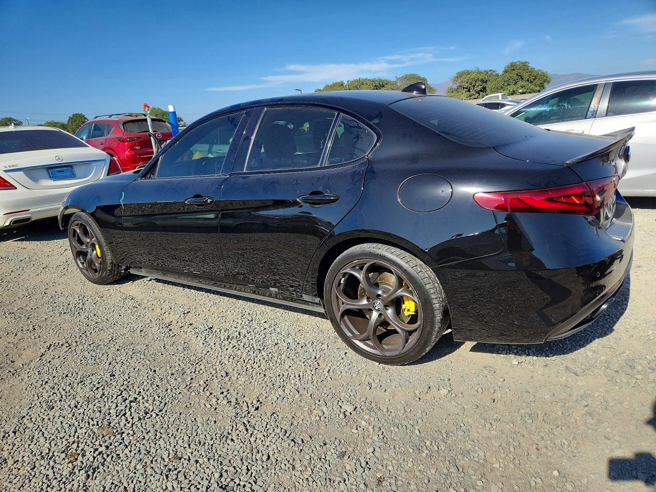 2020 Alfa Romeo Giulia Ti - Фото 2