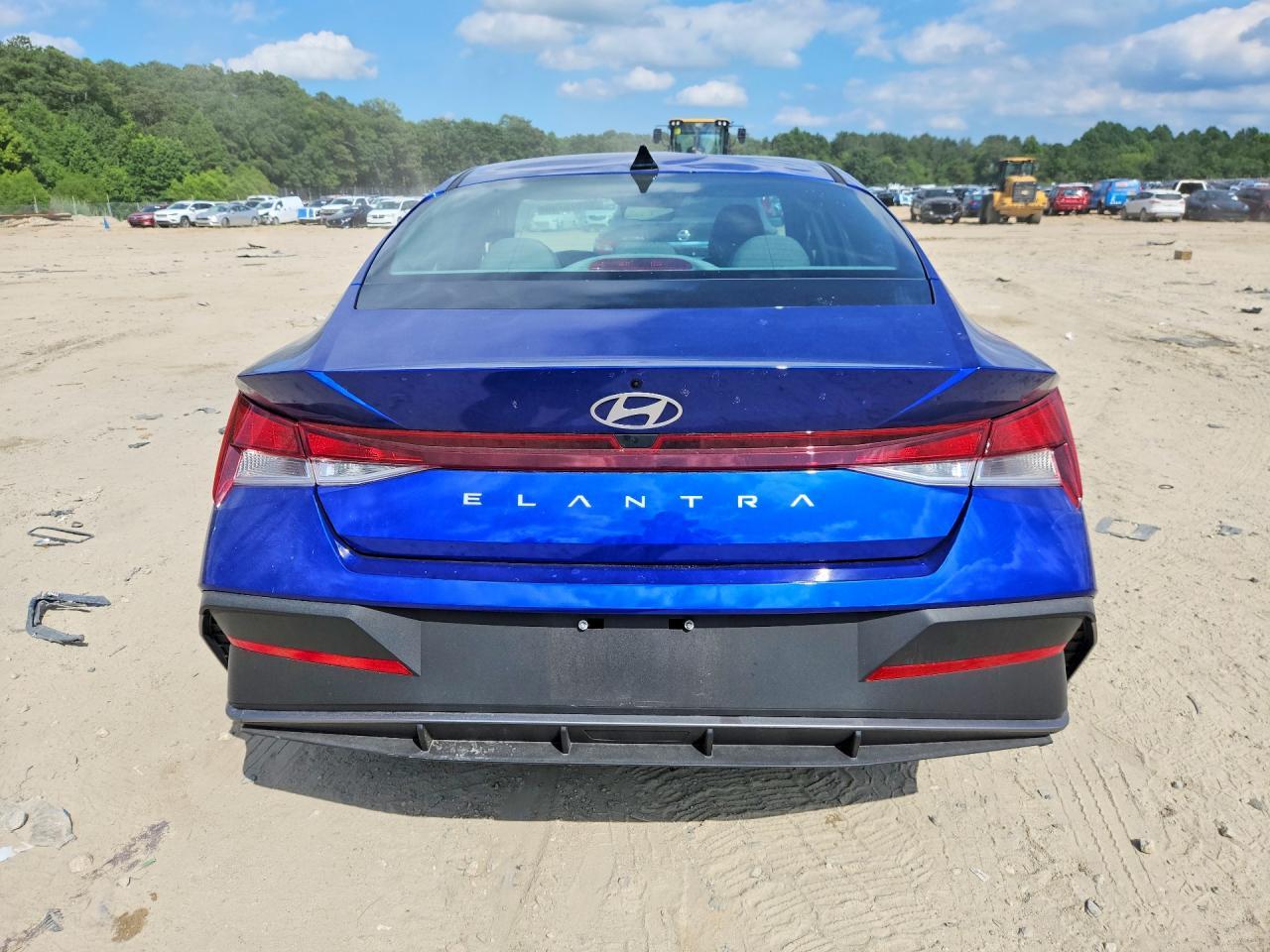 2025 Hyundai Elantra Se - Фото 6