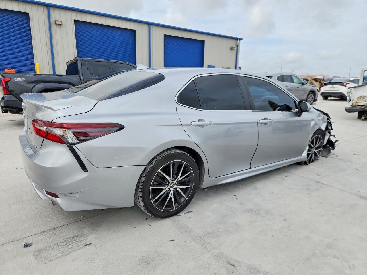 2023 Toyota Camry Se - Image 3