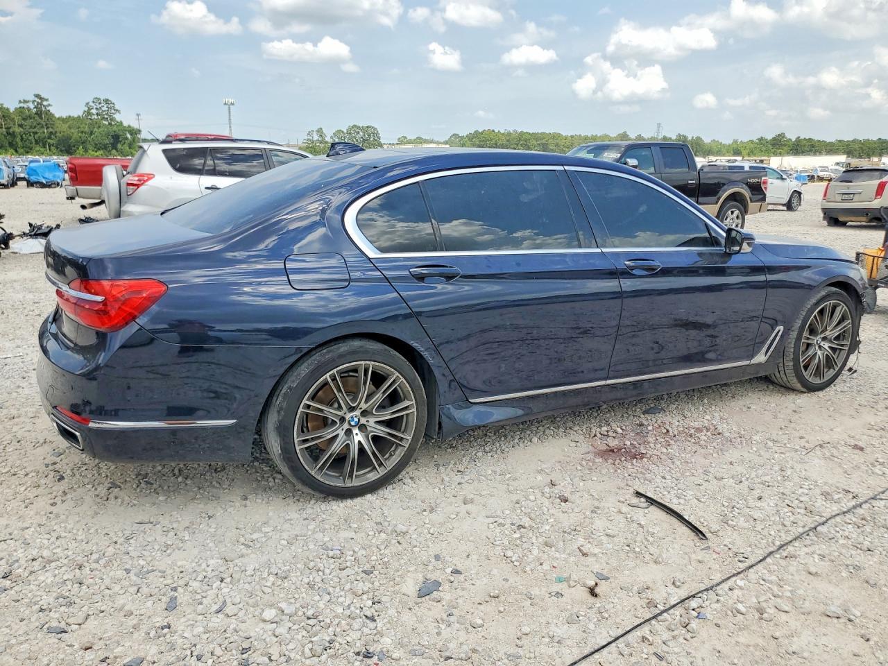 2016 BMW 750 Xi - Фото 3