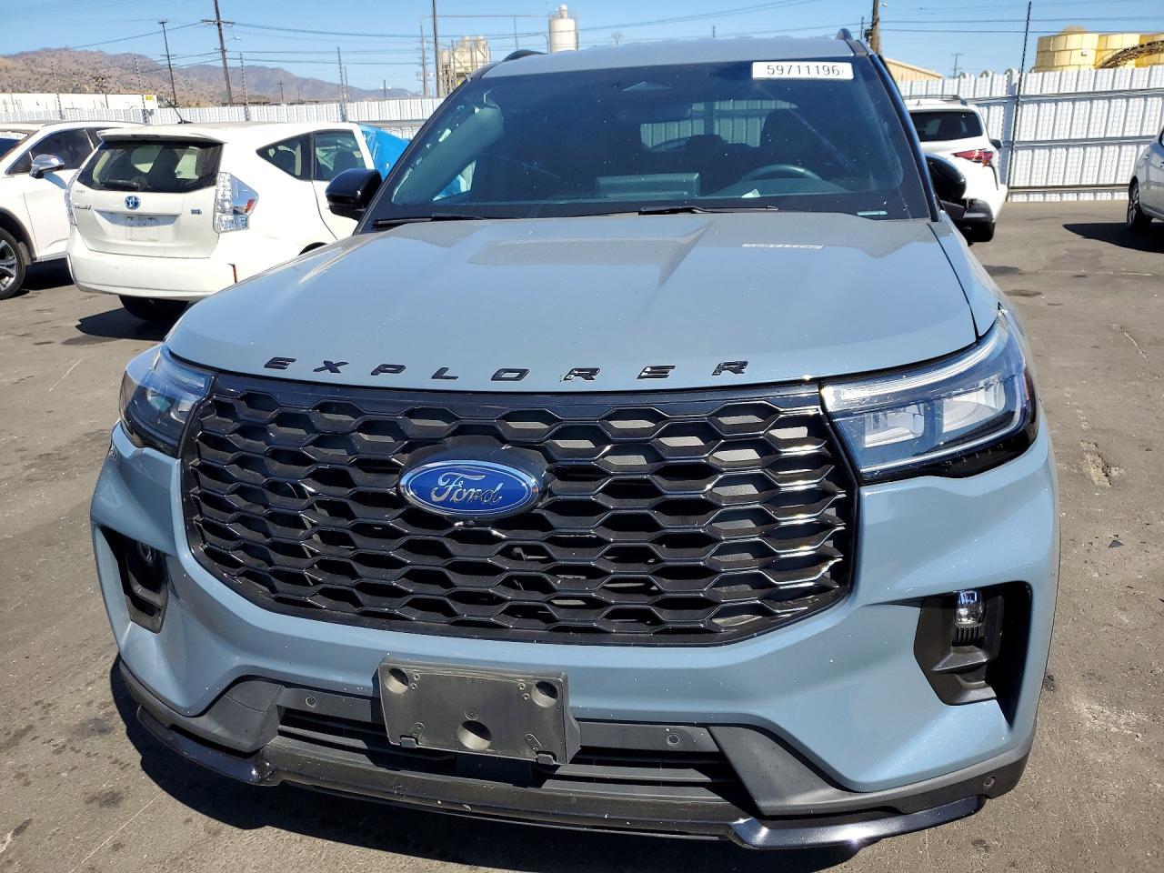 2025 Ford Explorer St-Line - Image 5