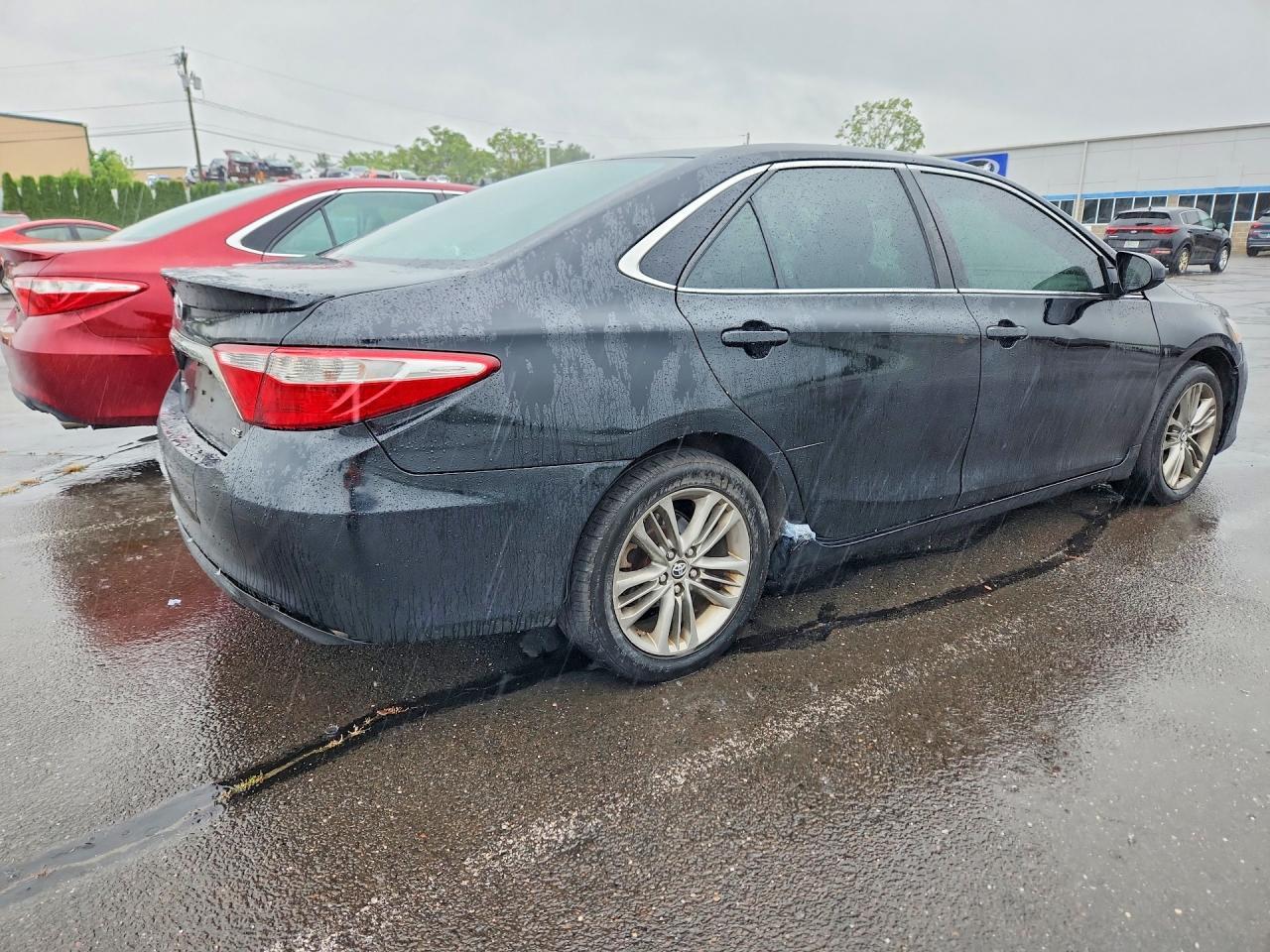 2016 Toyota Camry Se - Image 3