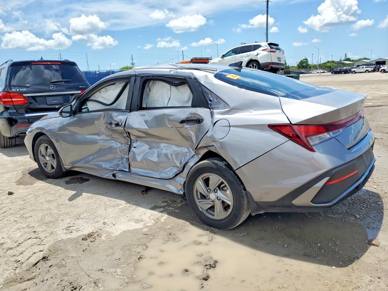 2025 Hyundai Elantra Se - Фото 2