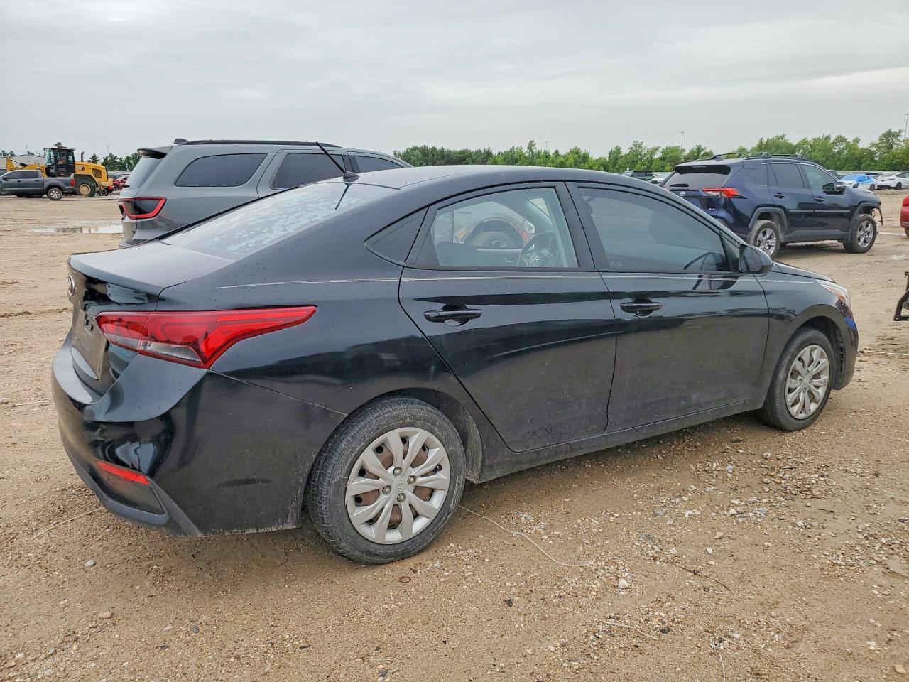 2020 Hyundai Accent Se - Фото 3