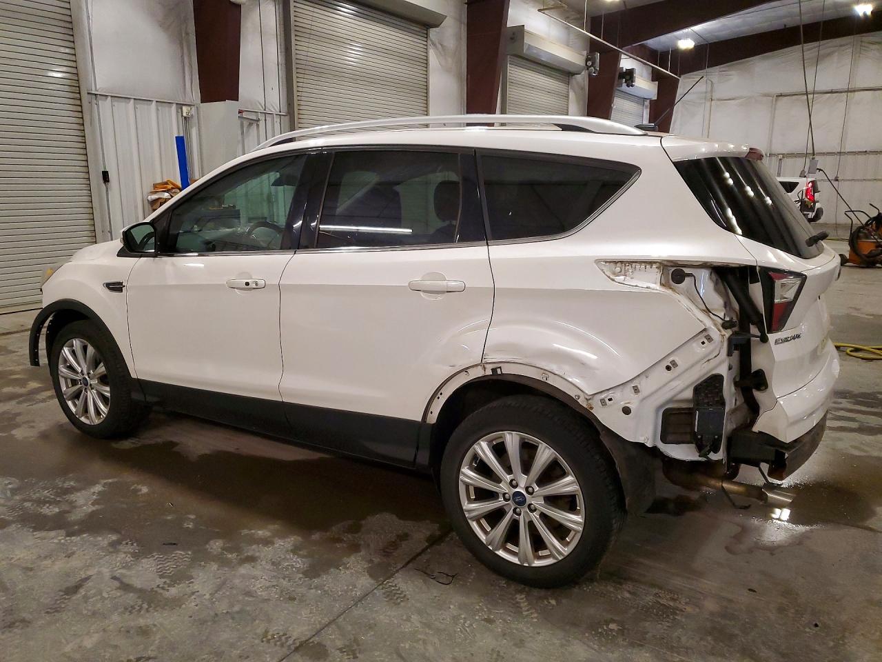 2017 Ford Escape Titanium - Фото 2