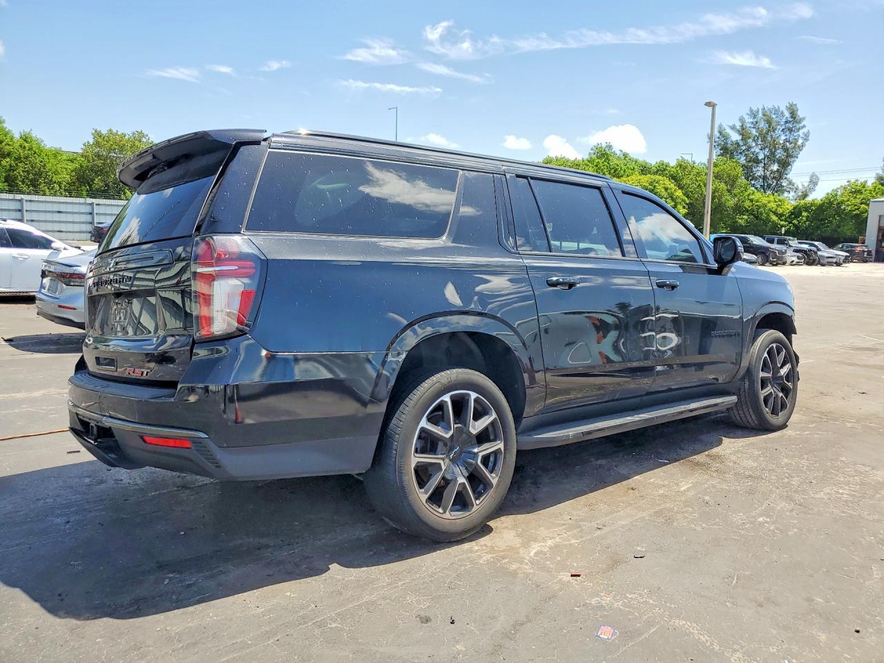 2022 Chevrolet Suburban K1500 Rst - Image 3