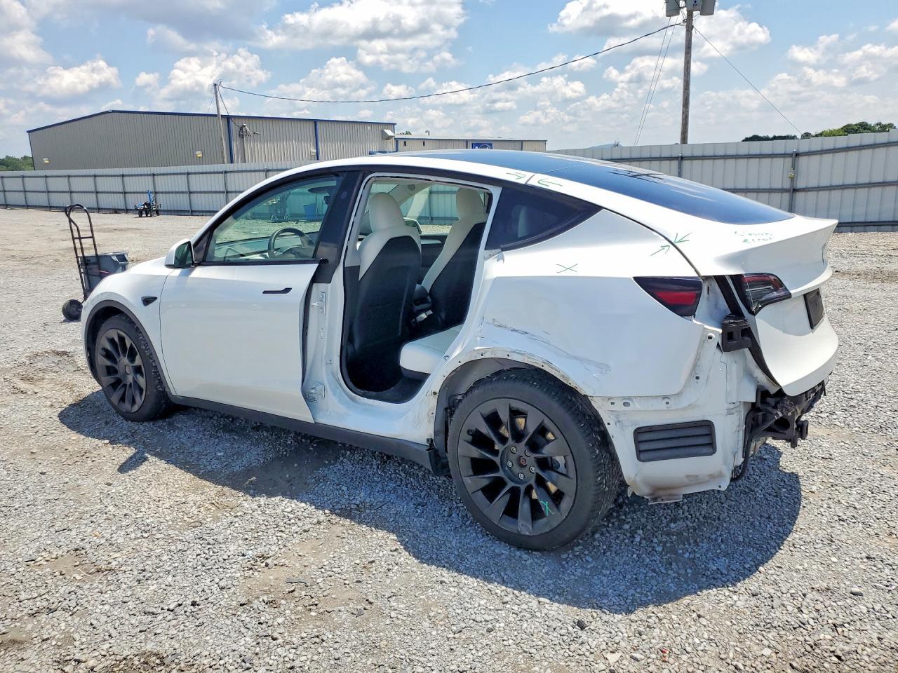 2023 Tesla Model Y - Фото 2