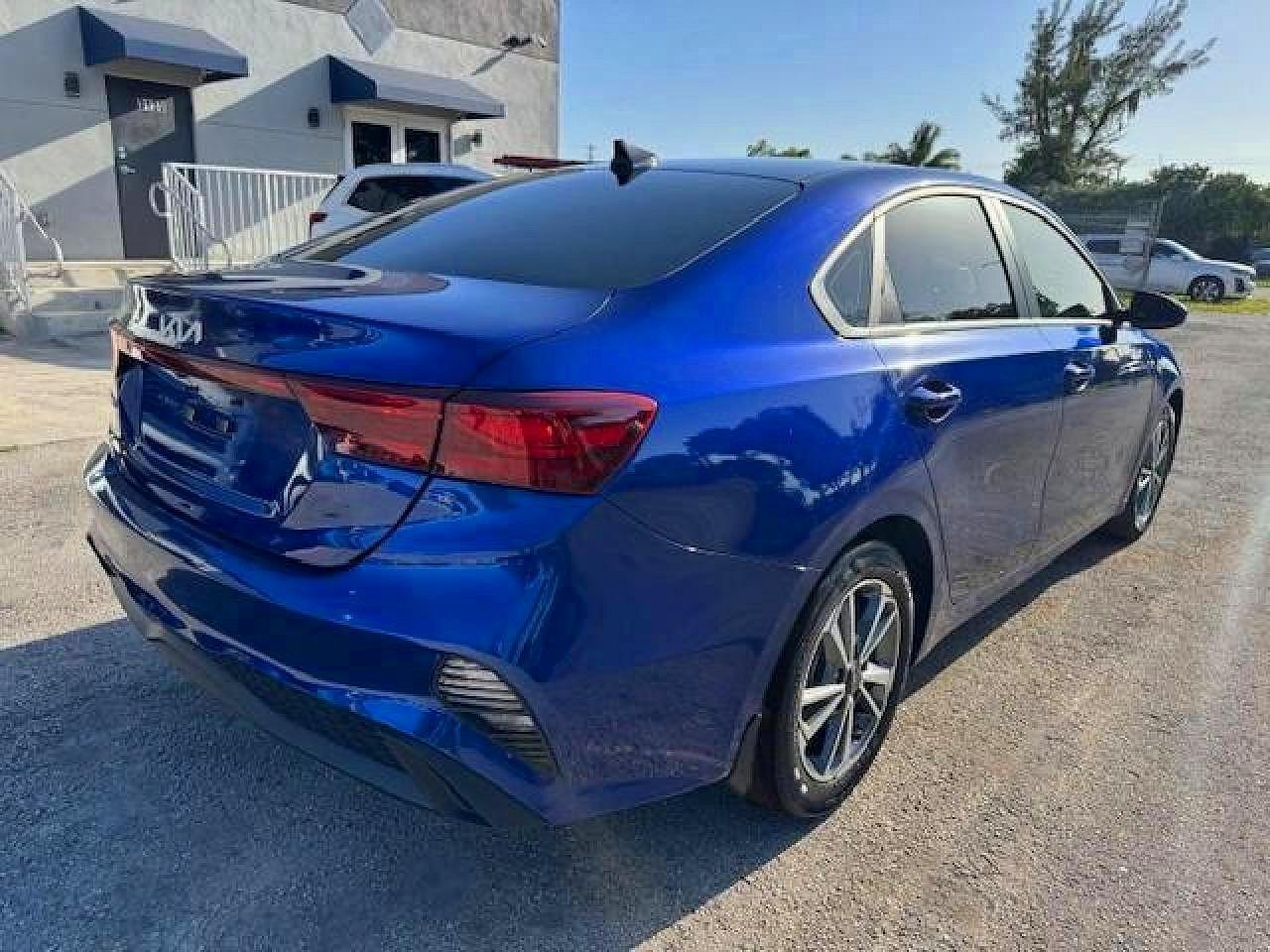 2022 Kia Forte Lxs - Image 3