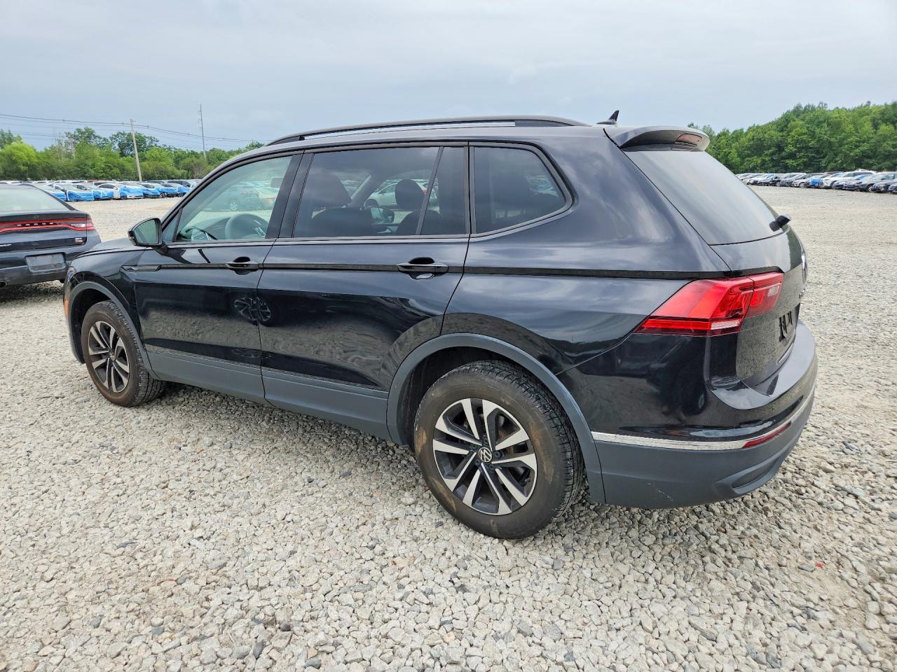 2022 Volkswagen Tiguan S - Фото 2