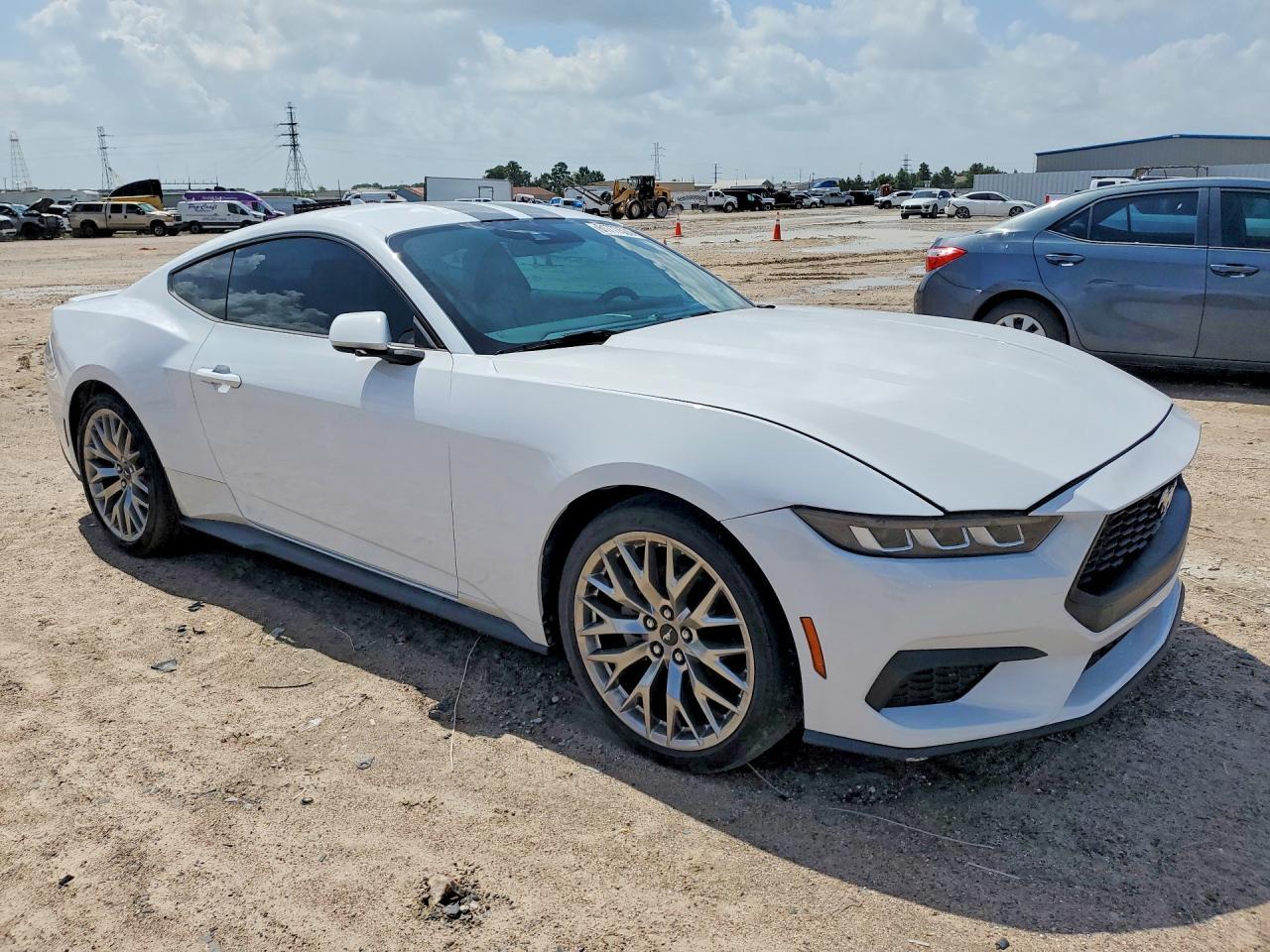 2024 Ford Mustang - Image 4