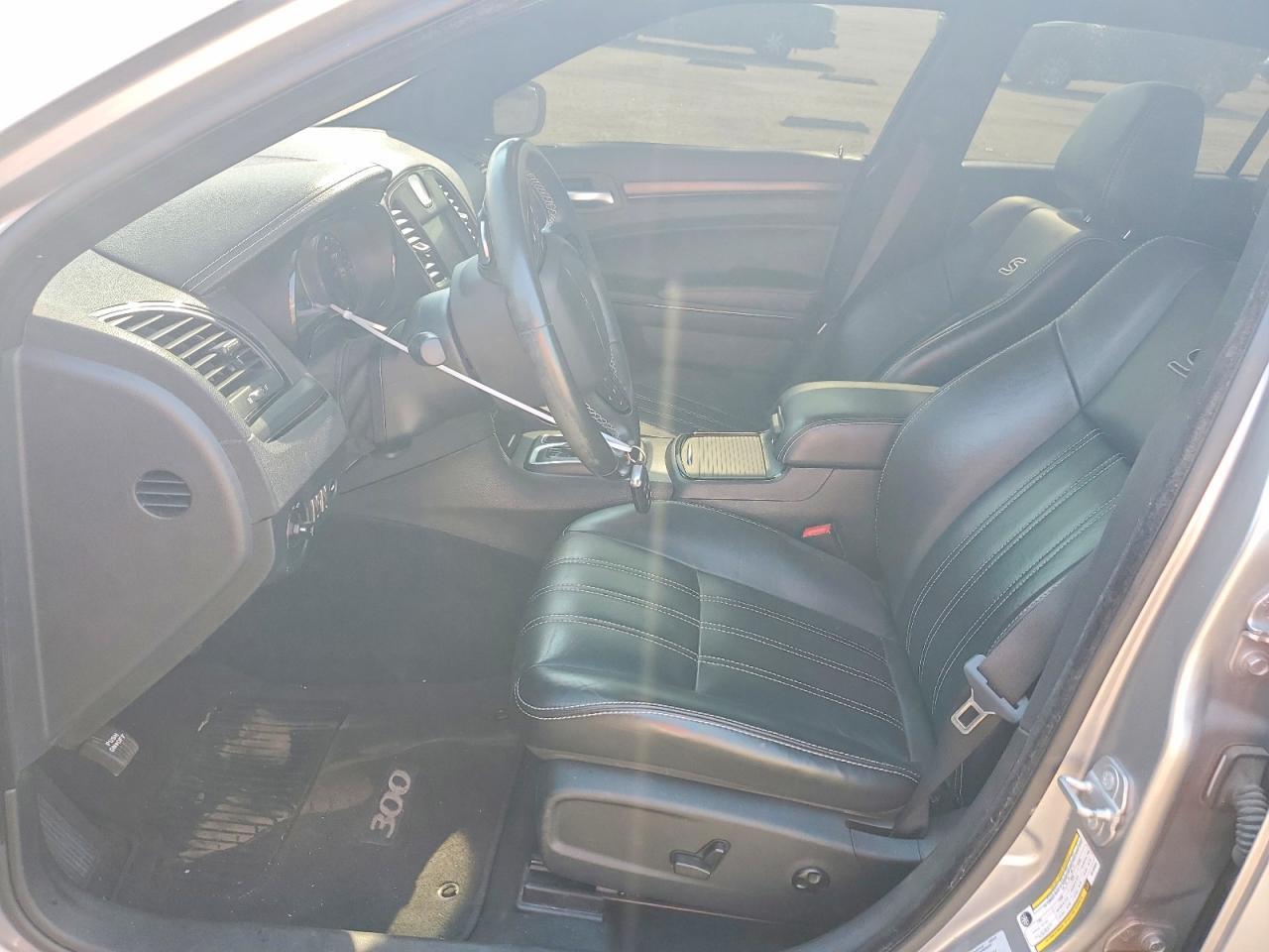 2016 Chrysler 300 S - Image 7