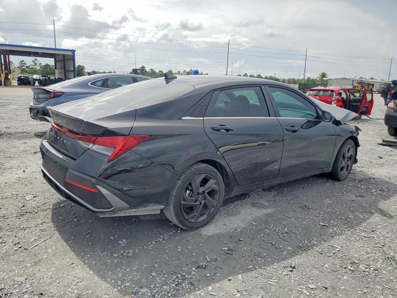 2026 Hyundai Elantra Sel Sport Premium - Фото 3