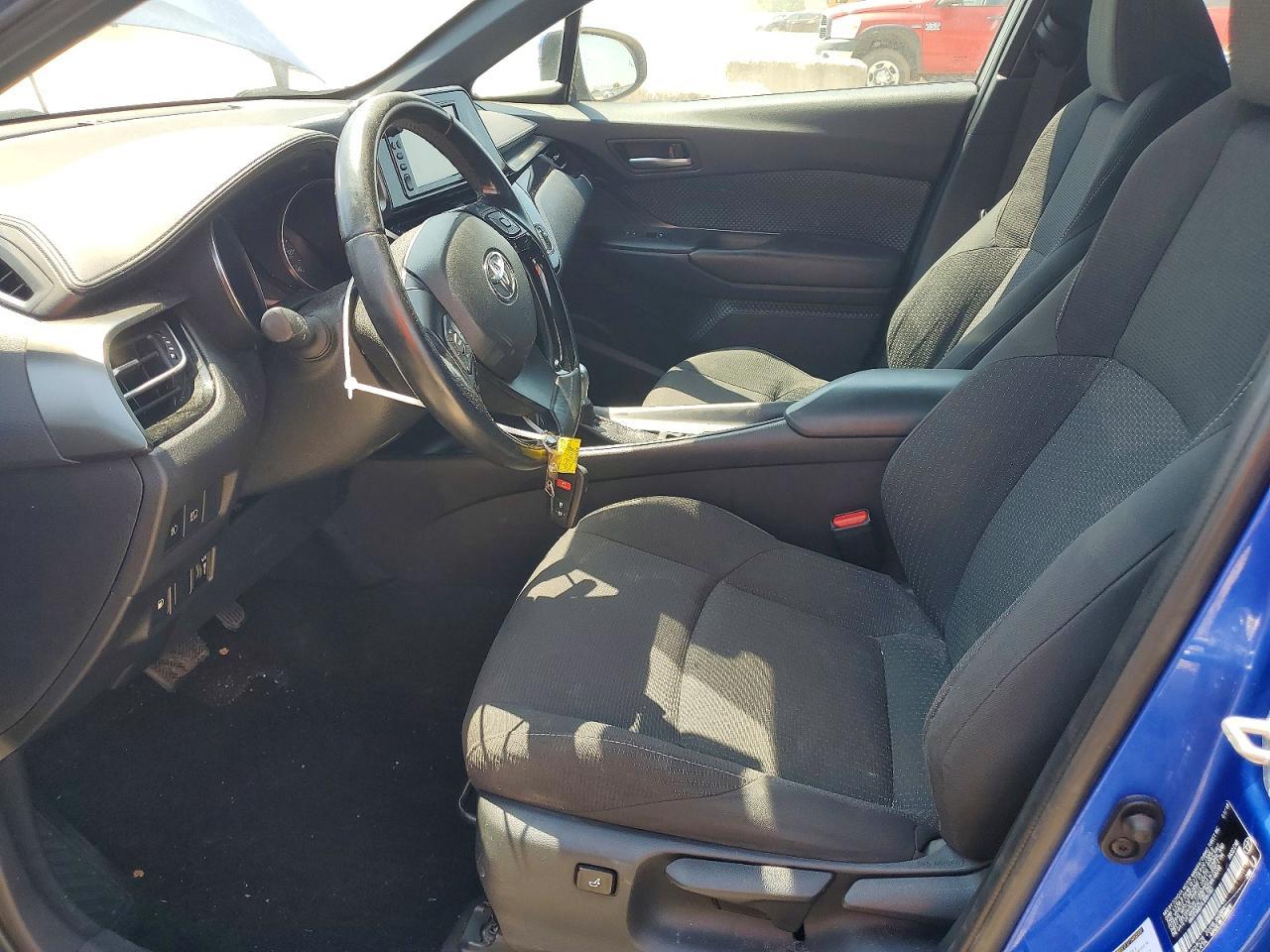 2018 Toyota C-Hr Xle Premium - Image 7