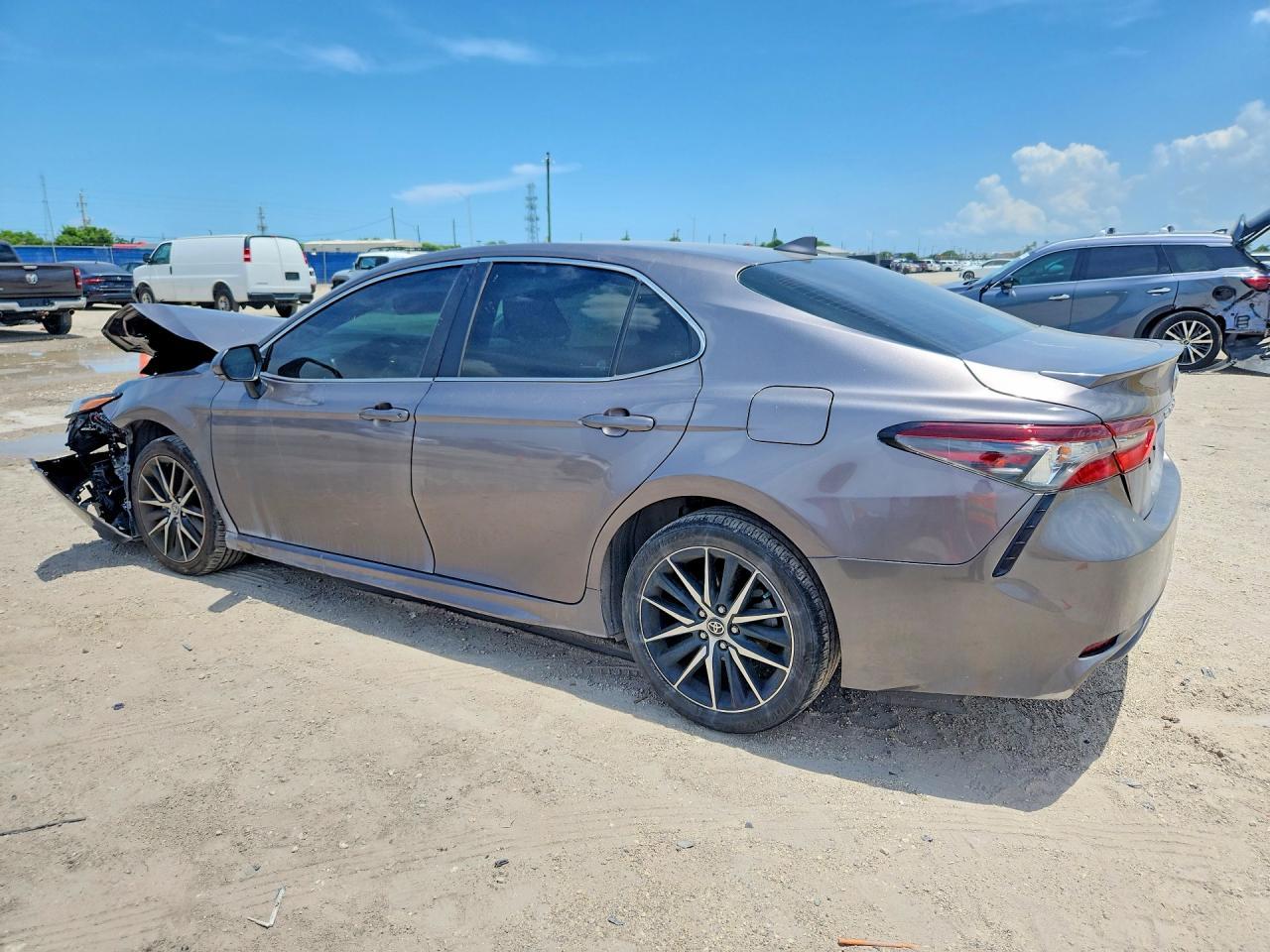 2024 Toyota Camry Se - Фото 2