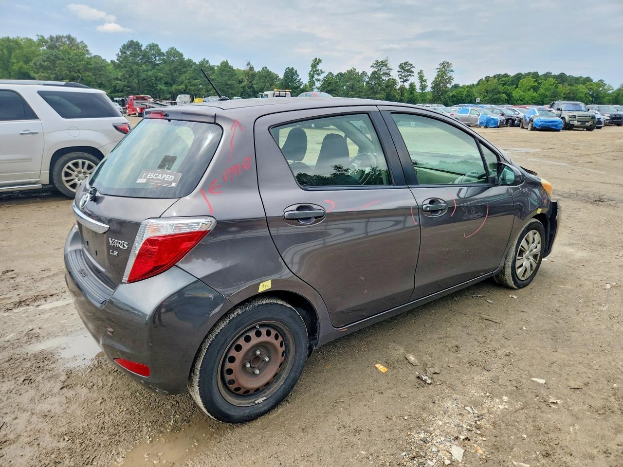 2012 Toyota Yaris 5-Door Le - Фото 3