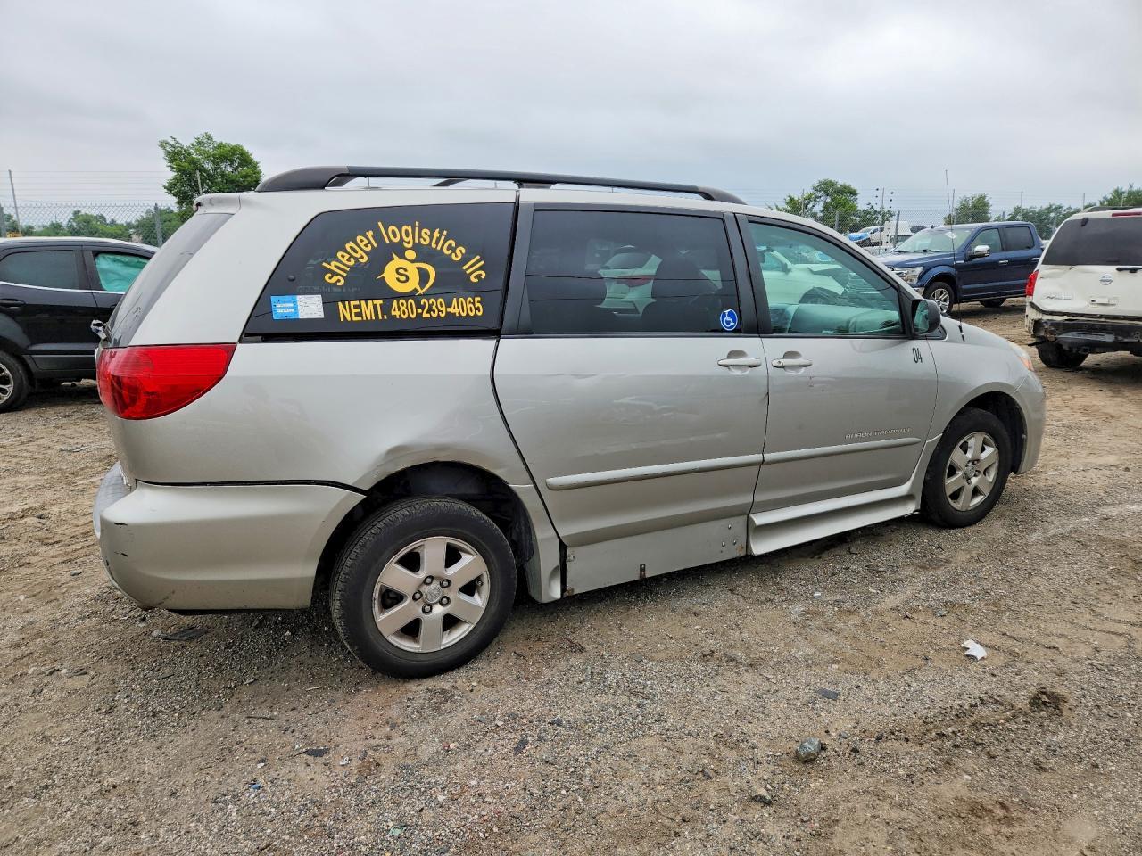 2008 Toyota Sienna Le 8-Passenger - Фото 3