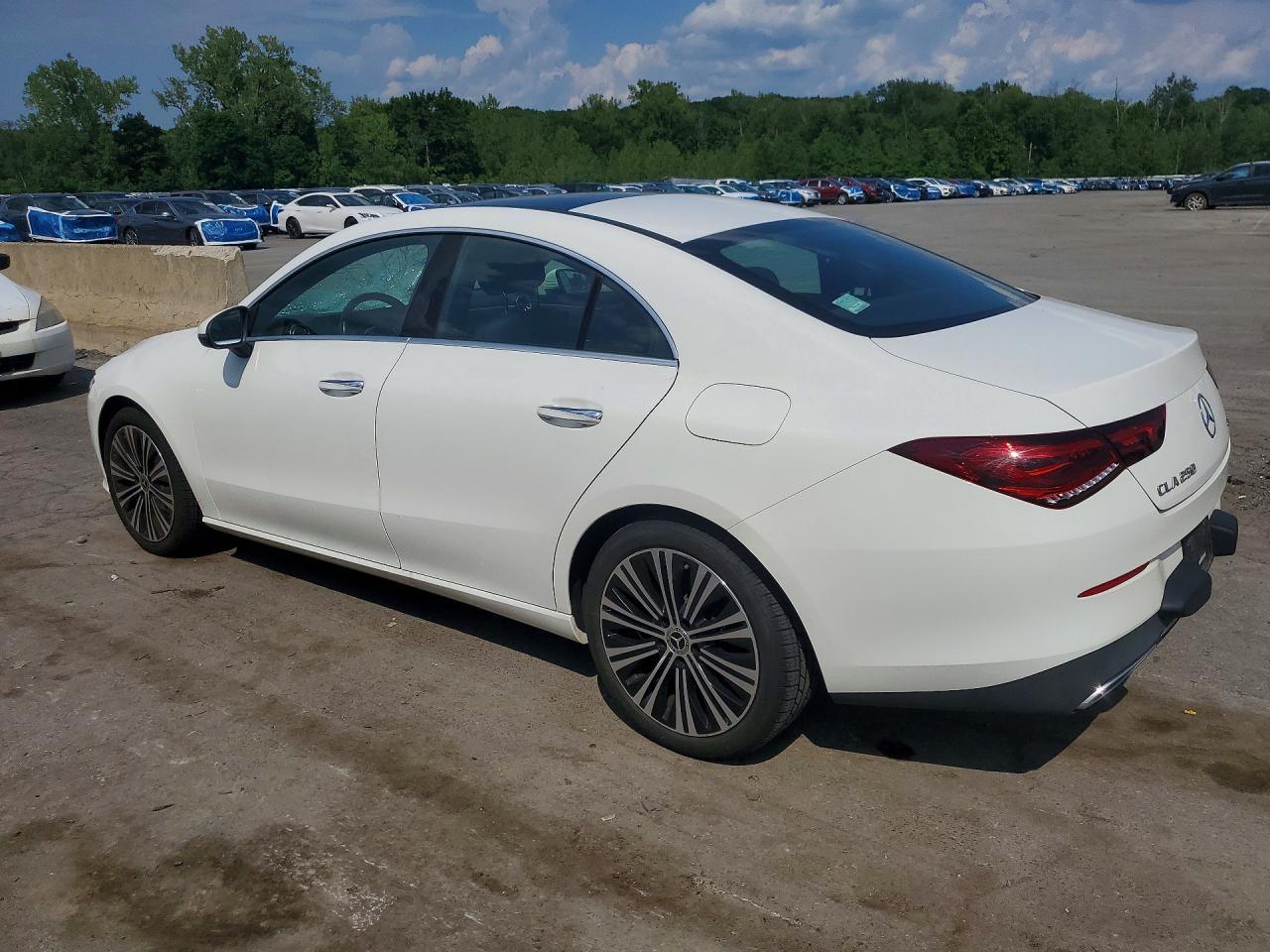 2022 Mercedes-Benz Cla 250 4Matic - Image 2