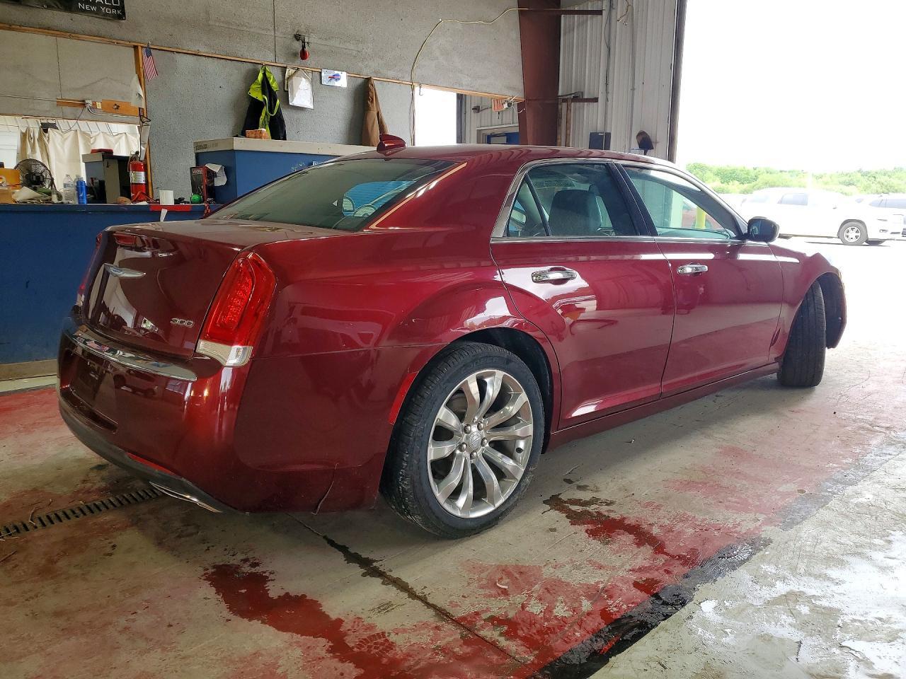 2020 Chrysler 300 Limited - Фото 3