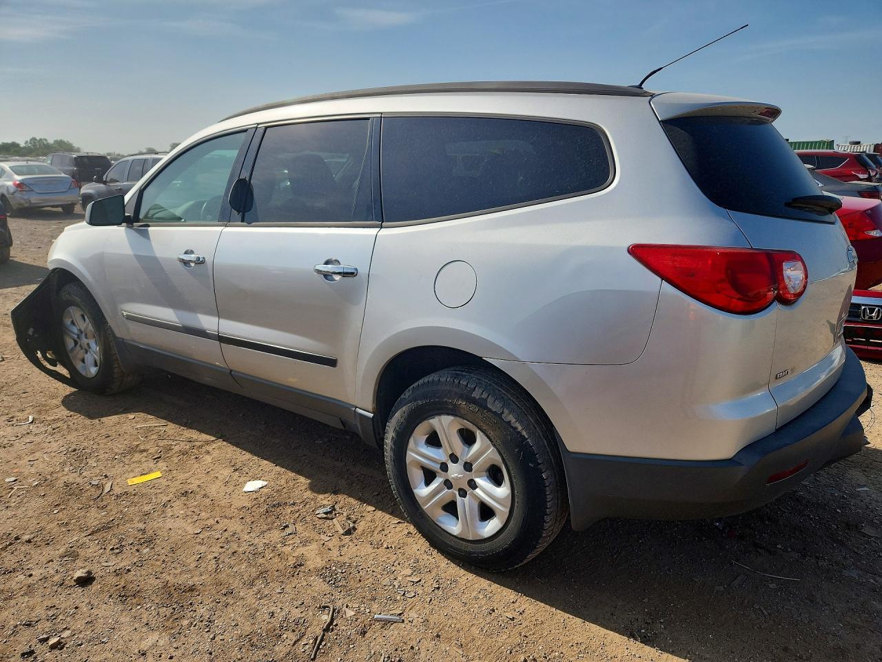 2010 Chevrolet Traverse Ls - Фото 2