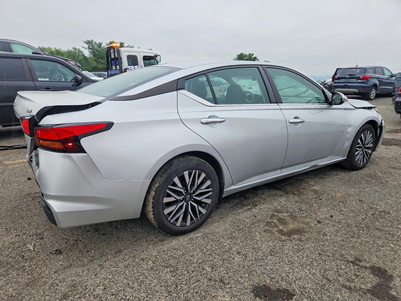 2023 Nissan Altima Sv - Image 3