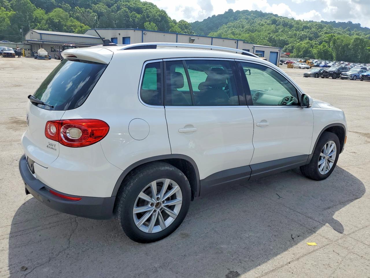 2011 Volkswagen Tiguan S - Фото 3