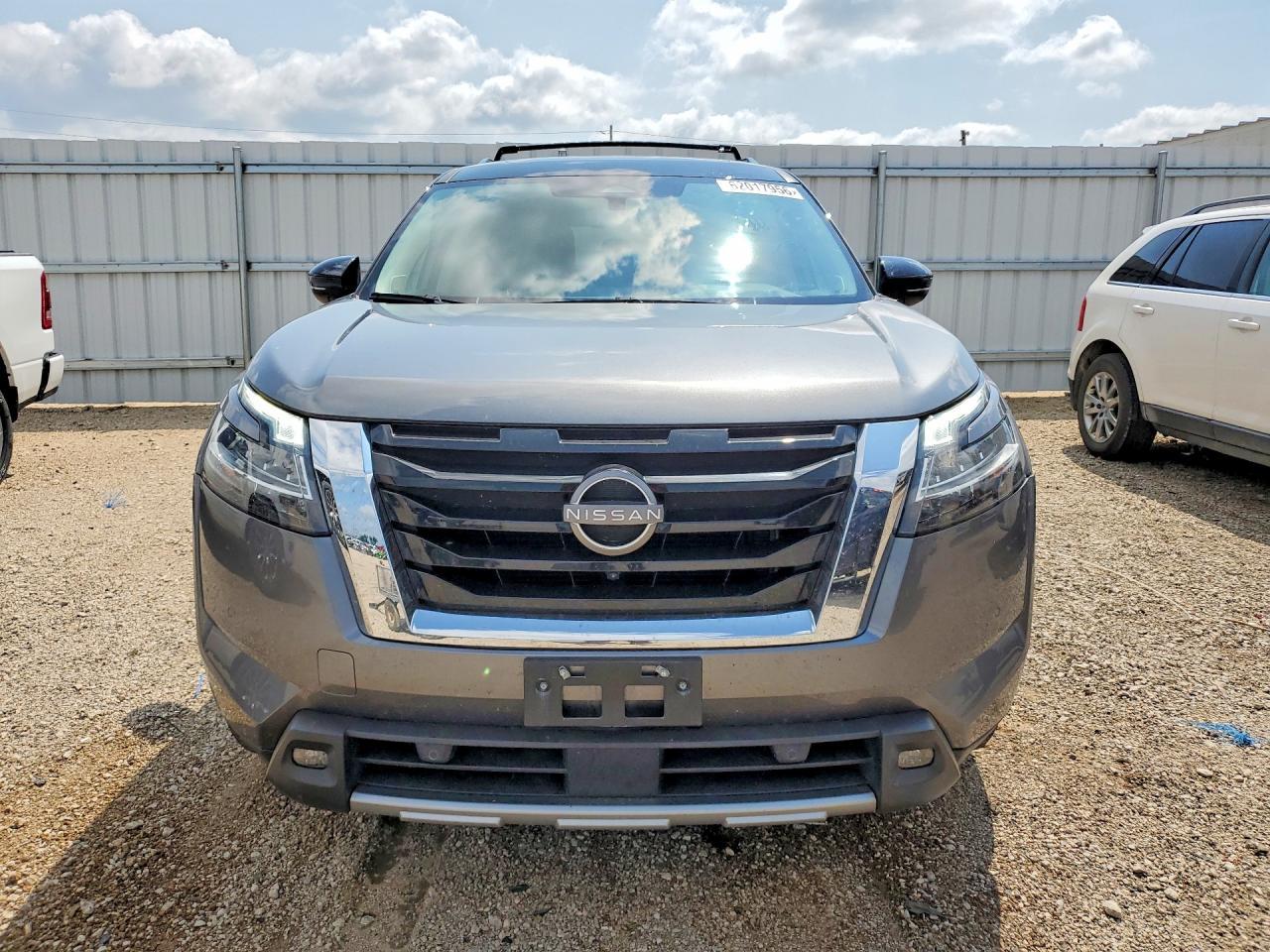 2023 Nissan Pathfinder Platinum - Image 5