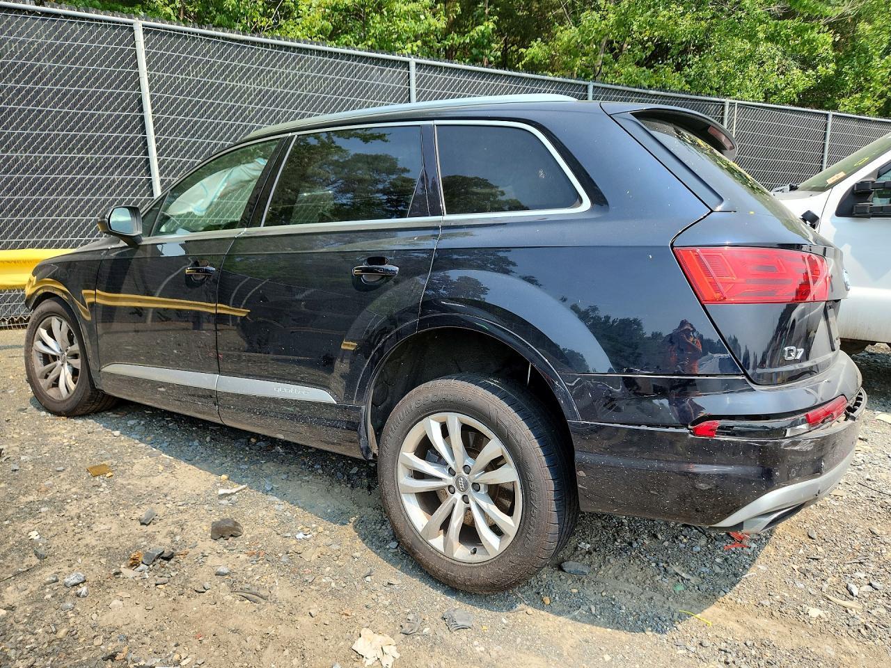 2017 Audi Q7 Premium - Image 2